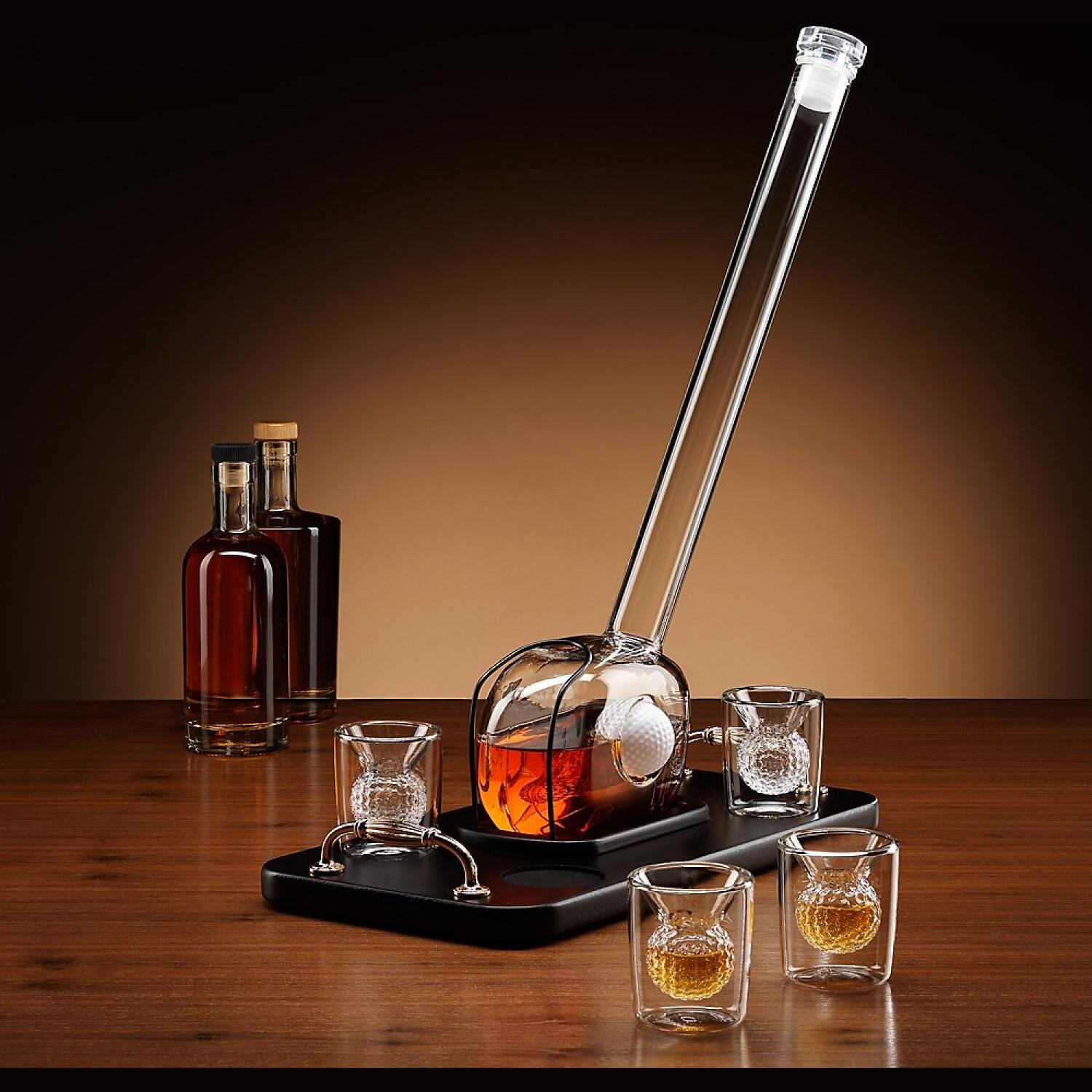Γυάλινο Σετ Ποτού The Source Connoisseur Creations Golf Decanter Set σε Σχήμα Γκολφ με 1 x Καράφα Σερβιρίσματος με Πώμα / Ξύλινη Βάση & 4 x Ποτήρια