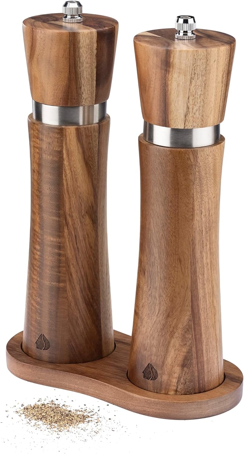 Navaris Salt and Pepper Grinder Set with Wooden Tray - Σετ Χειροκίνητοι Μύλοι Μπαχαρικών / Δοχεία για Αλάτι και Πιπέρι με Βάση από Ξύλο Ακακίας - 21.3 cm - Brown / Acacia Wood