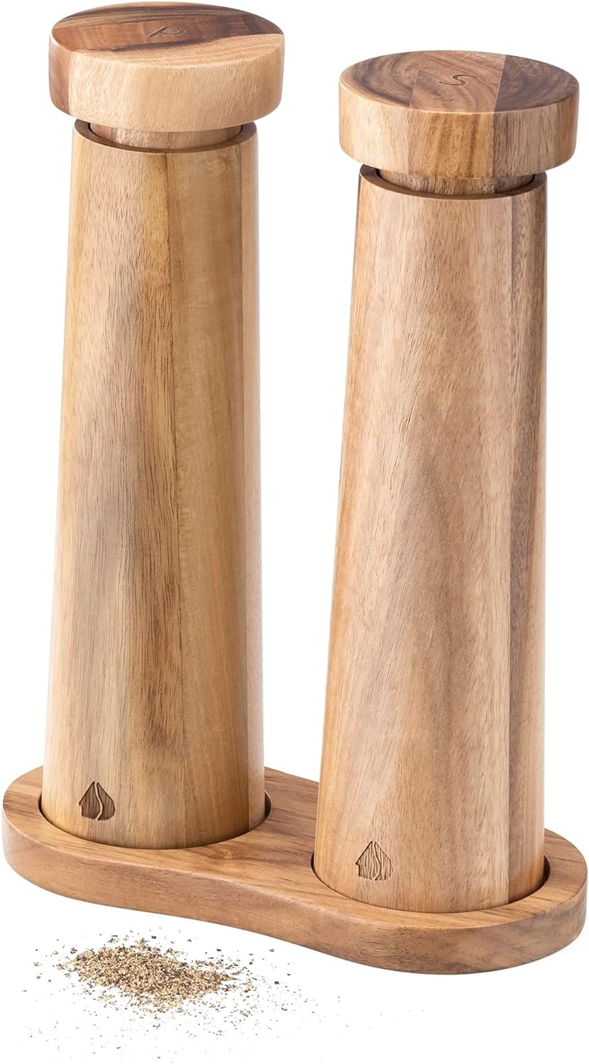 Navaris Salt and Pepper Mill Set with Wooden Tray - Σετ Χειροκίνητοι Μύλοι Μπαχαρικών / Δοχεία για Αλάτι και Πιπέρι με Βάση από Ξύλο Ακακίας - Brown / Acacia Wood