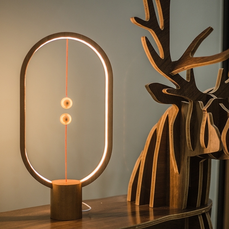 allocacoc-heng-balance-lamp-ellipse-diakosmitiko-fotistiko-me-magnitiko-diakopti-light-wood-2-eti-eggisi-3.jpeg
