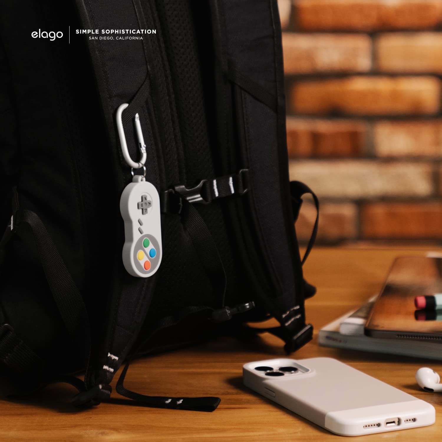 elago-w5-case-thiki-brelok-premium-silikonis-apple-airtag-light-grey-1.jpg