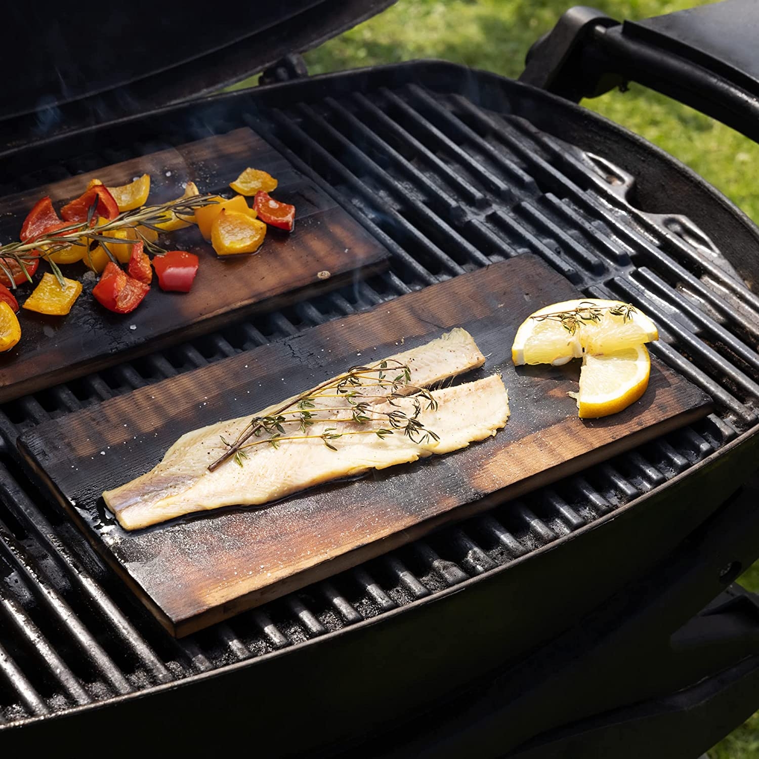 navaris-cedar-wood-grilling-planks-set-of-6-set-me-6-plakes-kapnismatos-psisimatos-gia-bbq-apo-ksilo-kedrou-35-x-14-cm-3.jpg