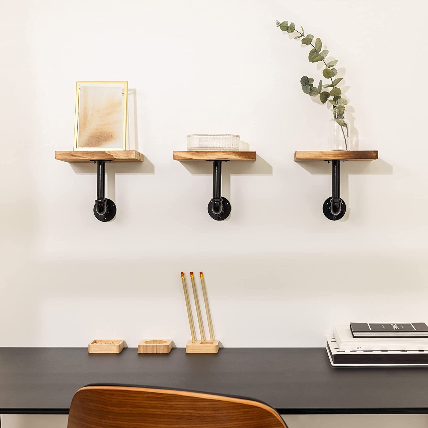 navaris-decorative-shelves-set-3-rafia-apo-ksilo-pefkou-me-vasi-apo-metallo-brown-2.jpg