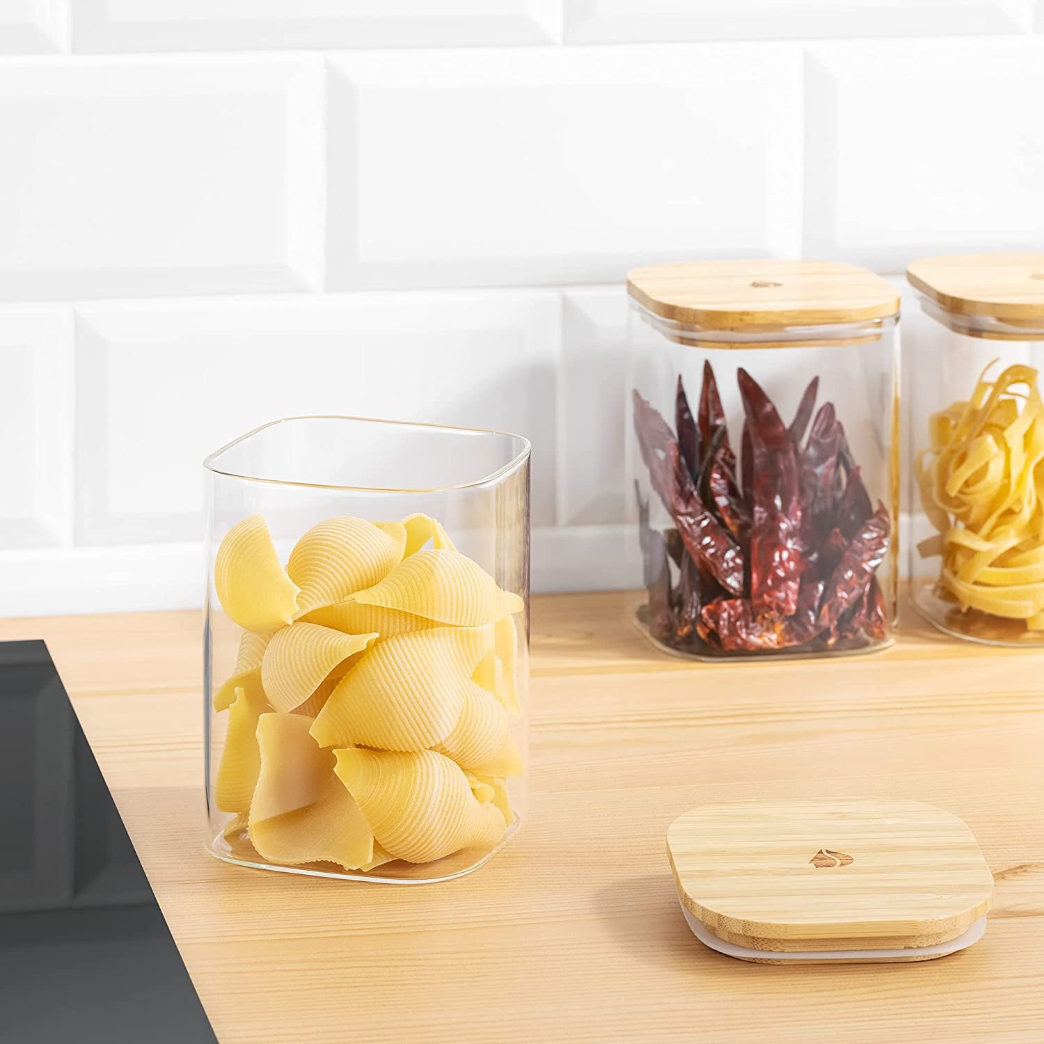 navaris-glass-storage-jars-1-l-set-of-3-set-3-gyalina-vaza-apothikefsis-me-kapaki-apo-bamboo-1-l-clear-1.jpg