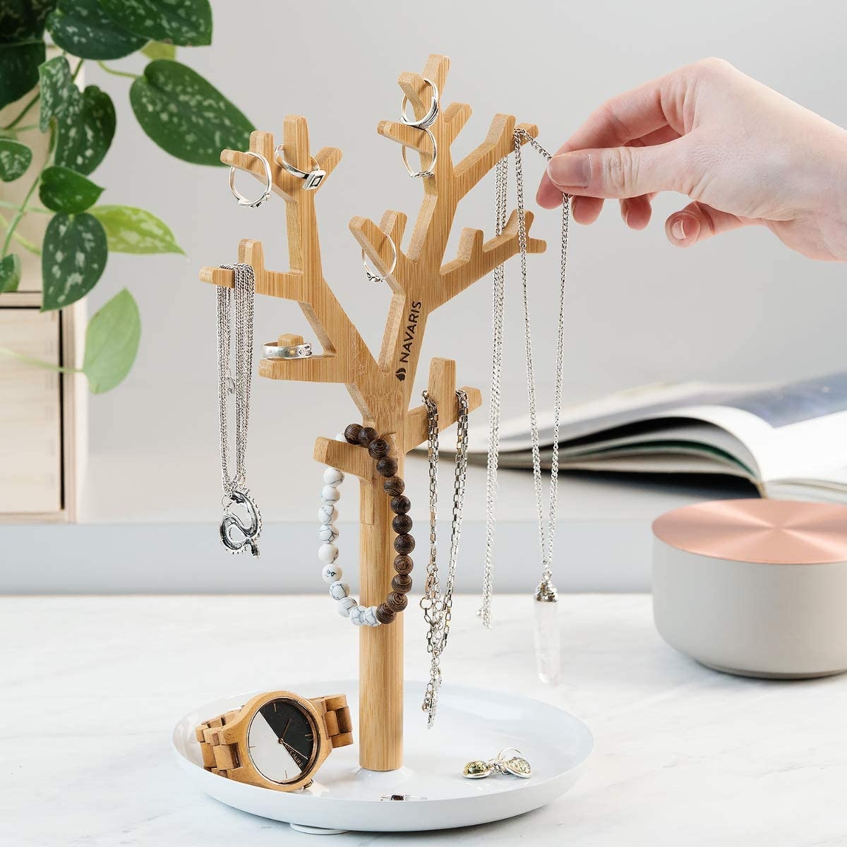 navaris-jewellery-tree-stand-vasi-kosmimaton-kai-accessories-apo-metallo-kai-bamboo-design-tree-white-1.jpg