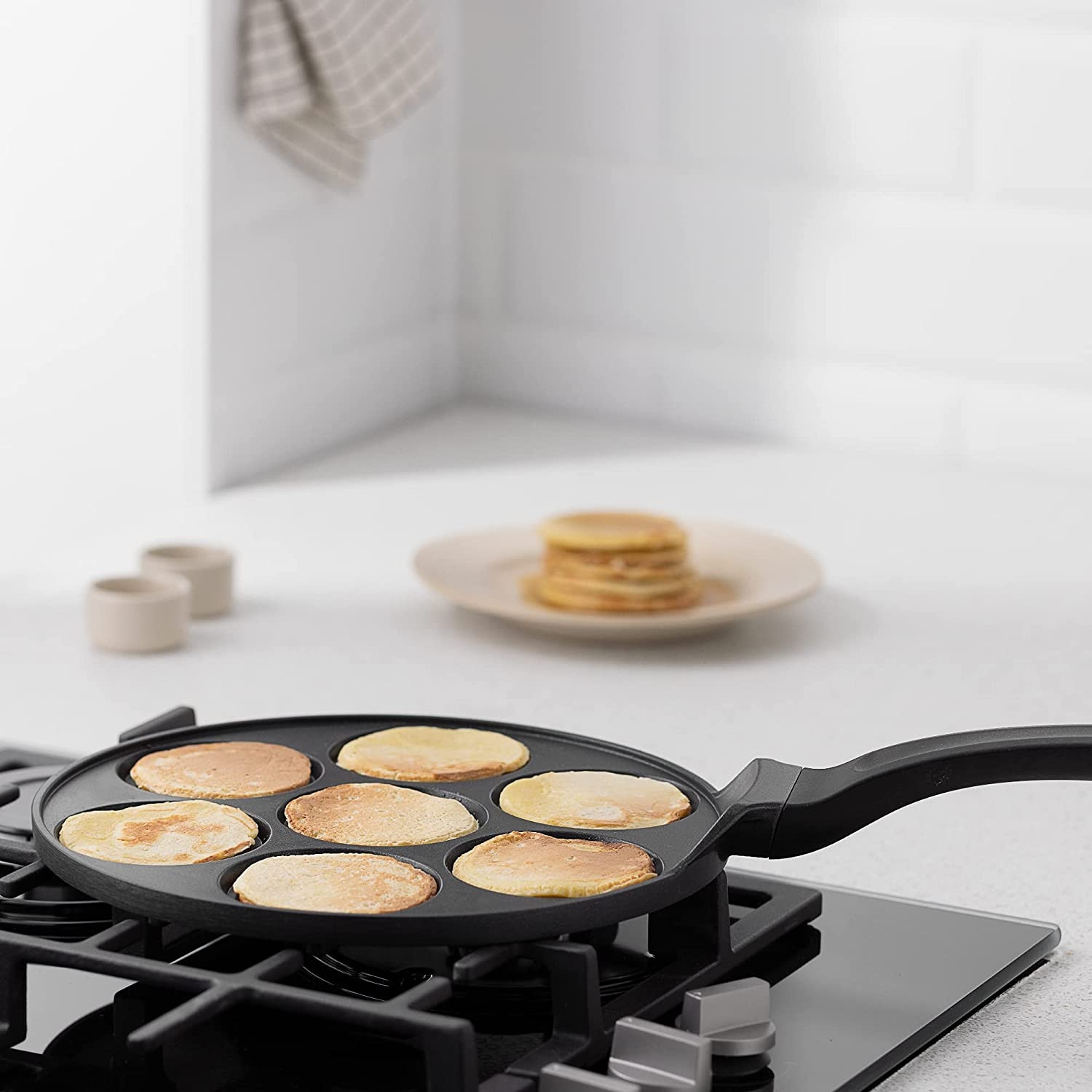 navaris-pancake-frying-pan-antikolitiko-tigani-7-theseon-apo-alouminio-gia-pancakes-tiganites-27-cm-black-1.jpg