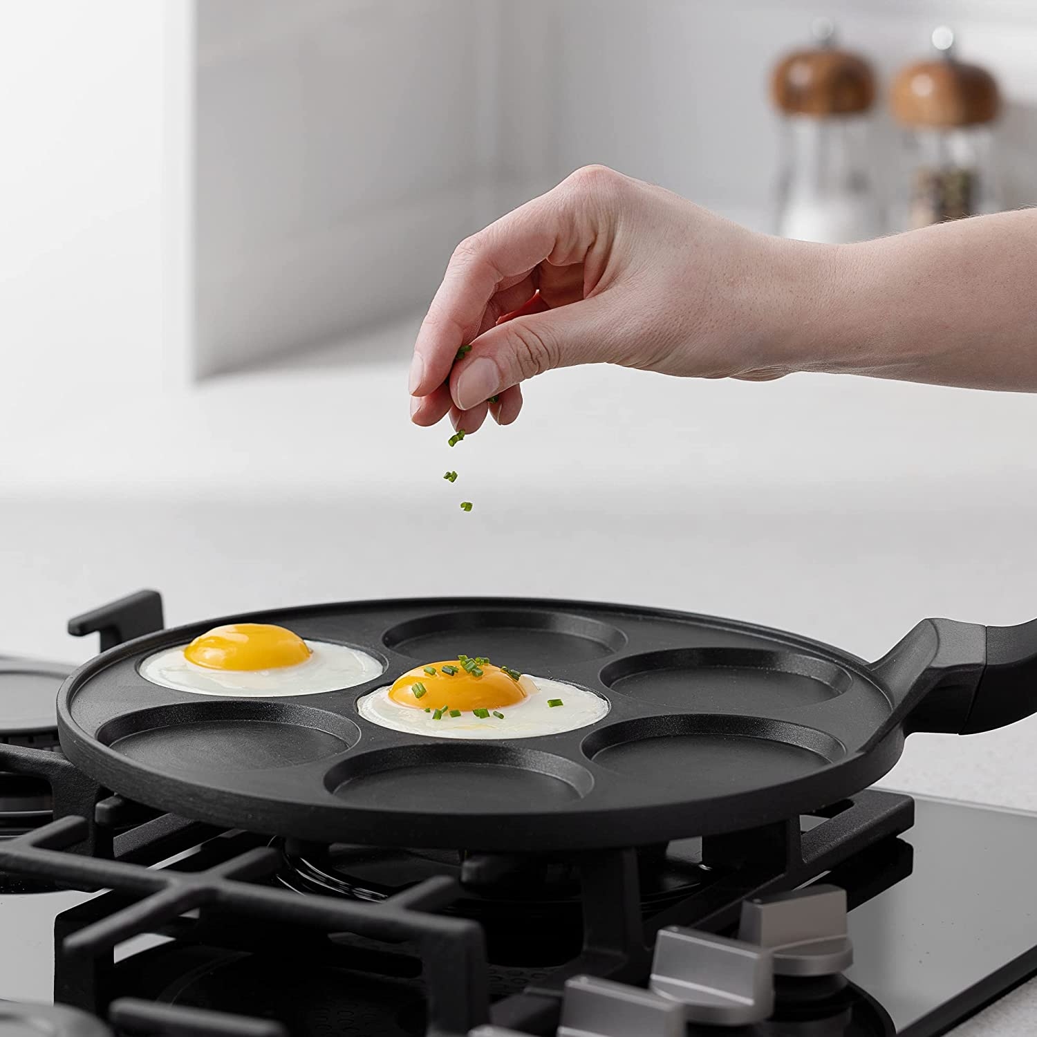 navaris-pancake-frying-pan-antikolitiko-tigani-7-theseon-apo-alouminio-gia-pancakes-tiganites-27-cm-black-2.jpg