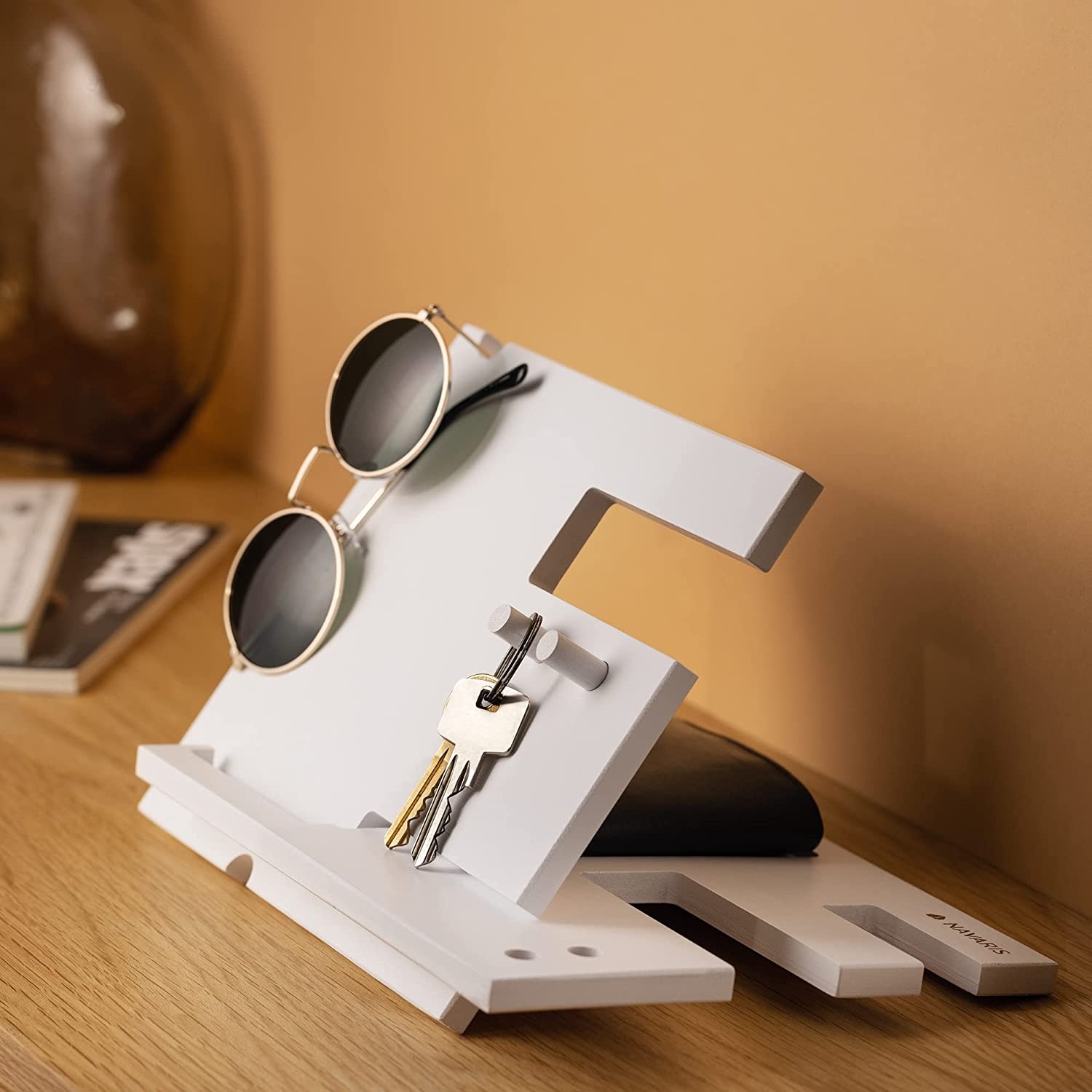 navaris-phone-docking-station-vasi-organosis-grafeiou-gia-smartphone-kai-accessorires-apo-bamboo-white-1.jpg