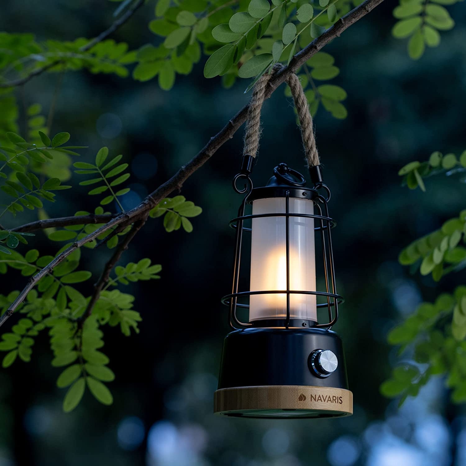 navaris-reachargeable-led-latern-epanafortizomeno-led-fanari-apo-bamboo-kai-metallo-me-powerbank-5000-mah-me-1-x-usb-a-black-12-6-x12-6-x-23-cm-1.jpg