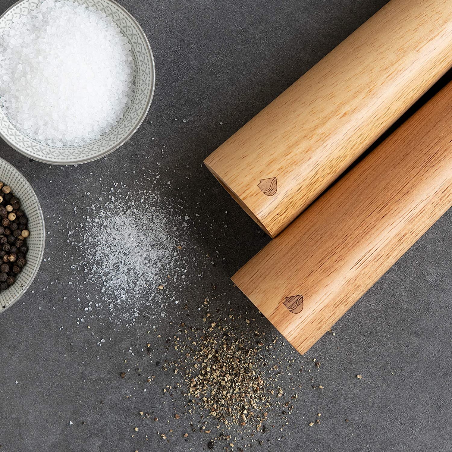 navaris-salt-and-pepper-mill-set-set-xirokinitoi-miloi-baxarikon-doxeia-gia-alati-kai-piperi-apo-ksilo-20-5-cm-1.jpg