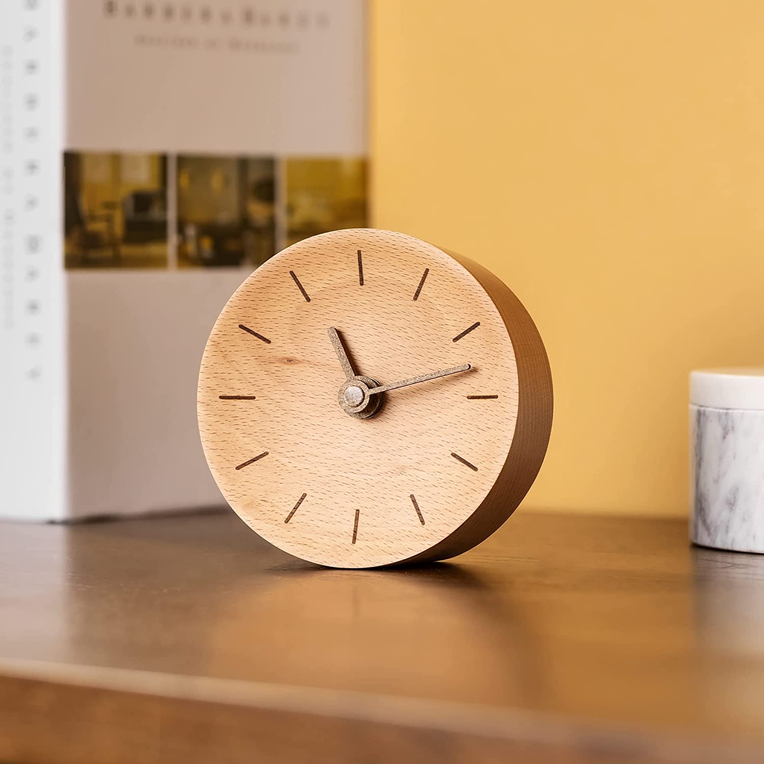 navaris-small-modern-desk-clock-strogilo-epitrapezio-ksilino-analogiko-roloi-11-cm-light-brown-1.jpg