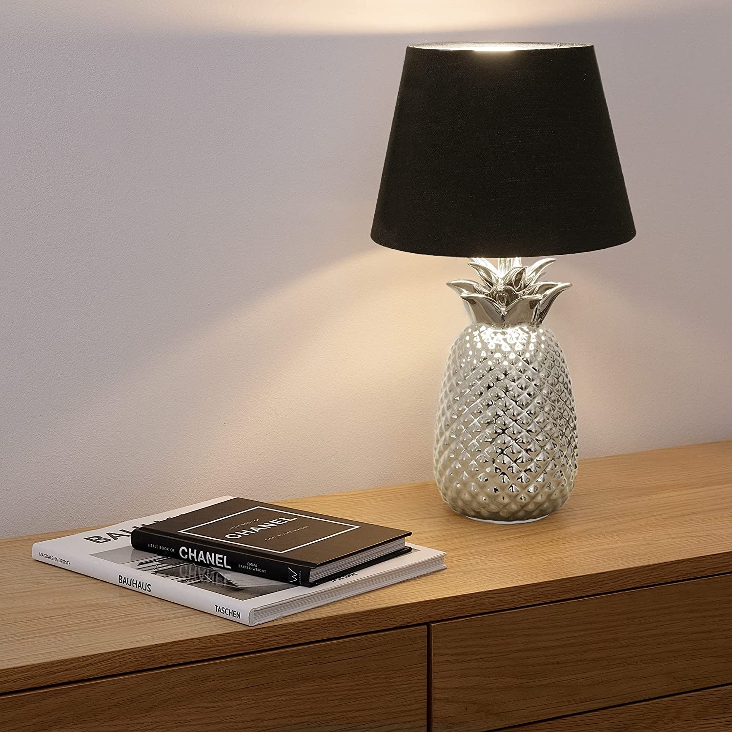 navaris-table-lamp-pineapple-epitrapezio-fotistiko-ananas-40-cm-silver-black-3.jpg
