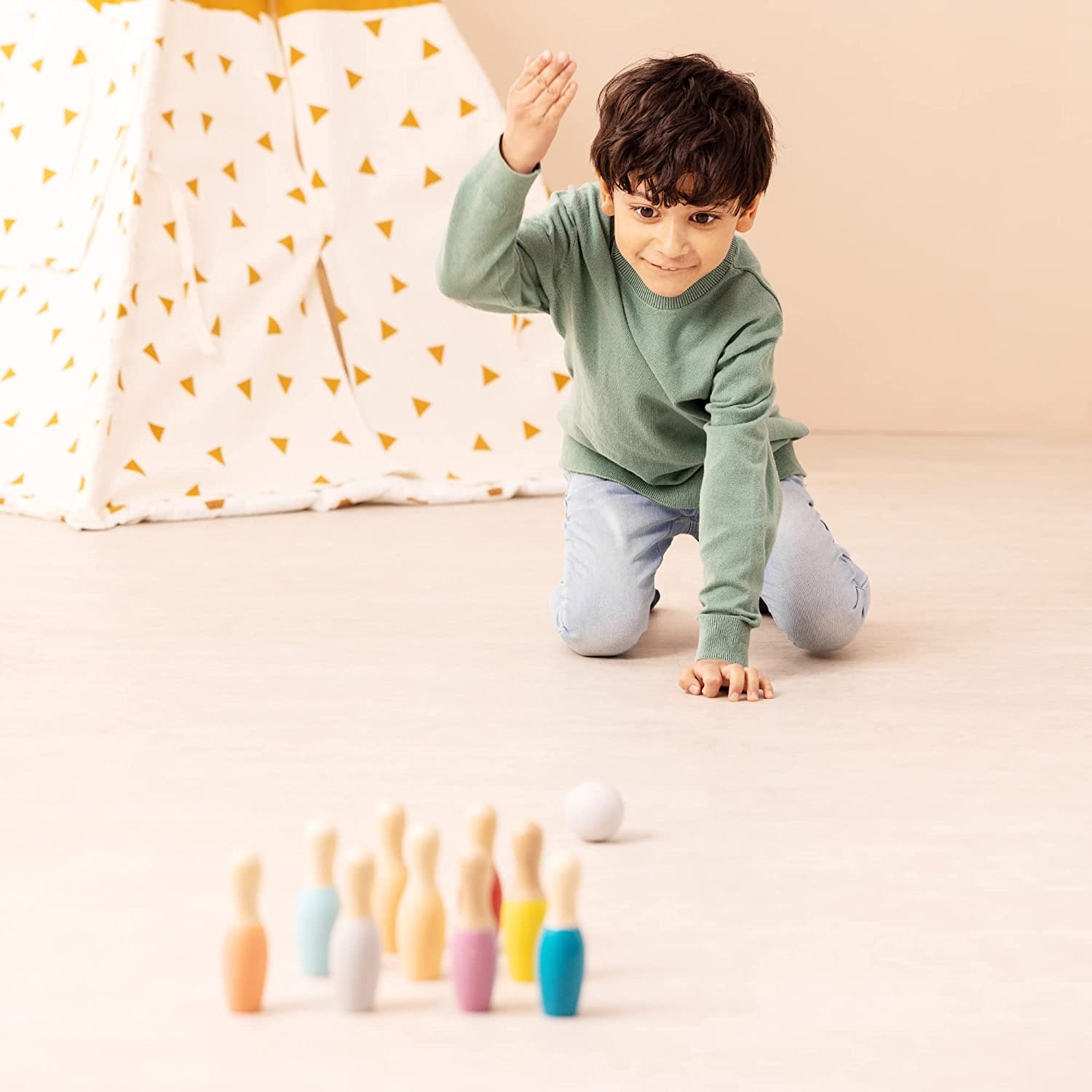 navaris-wooden-bowling-set-for-kids-set-paixnidi-bowling-gia-paidia-me-10-korines-kai-2-bales-apo-ksilo-1.jpg