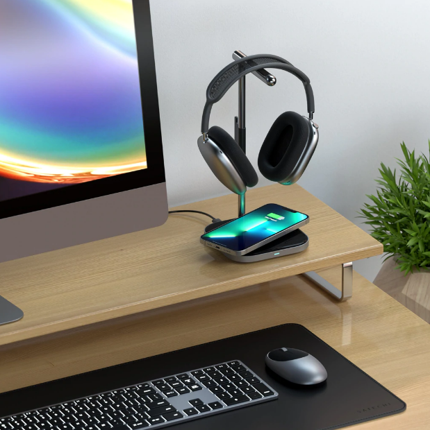 satechi-2-in-1-headphone-stand-and-wireless-charger-vasi-stiriksis-kai-fortisis-airpods-max-me-1-x-type-c-kai-asirmati-fortisi-magsafe-7-5-w-space-gray.png