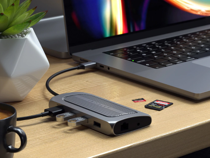 satechi-usb-4-multiport-8k-hdmi-antaptoras-type-c-me-thires-1-x-type-c-3-x-usb-a-1-x-ethernet-_1-x-8k-hdmi-1-x-3-5-mm-jack-1-sd-kai-micro-sd-silver-2.png