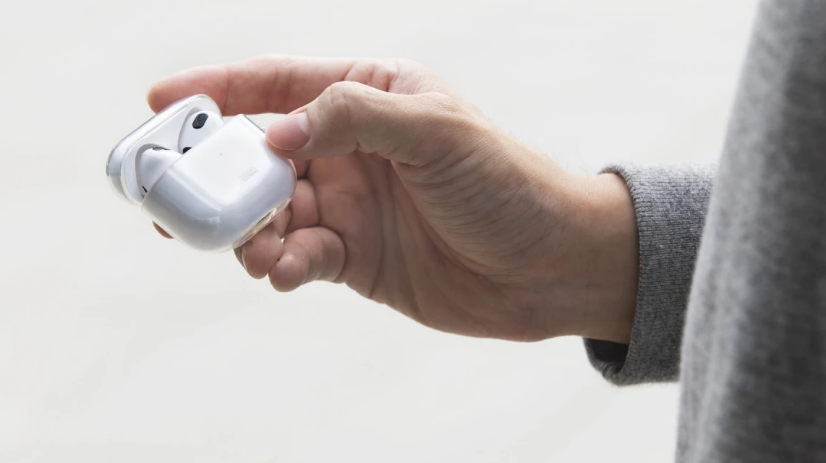 uniq-glace-case-diafani-thiki-gia-airpods-3rd-gen-glossy-clear-3.png