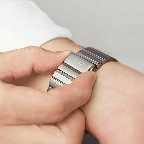 uniq-strova-304-stainless-steel-band-premium-louraki-apo-anoksidoto-atsali-apple-watch-se-7-6-5-4-3-45-44-42-mm-silver-1.jpeg
