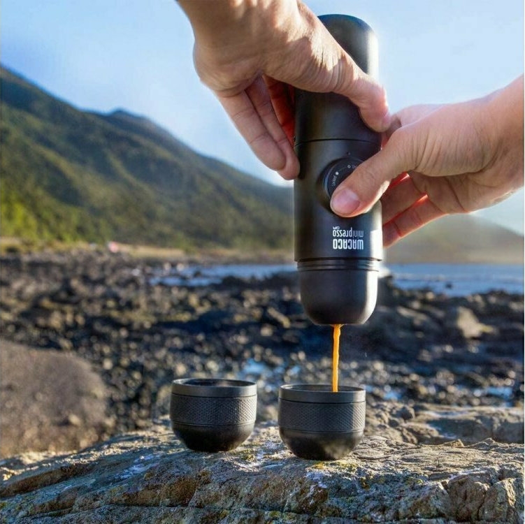 wacaco-minipresso-kit-set-doxeio-nerou-me-3-filtra-espresso-kai-apospomeno-kipelo-gia-foriti-mixani-xeiros-minipresso-gr-black-1.jpeg