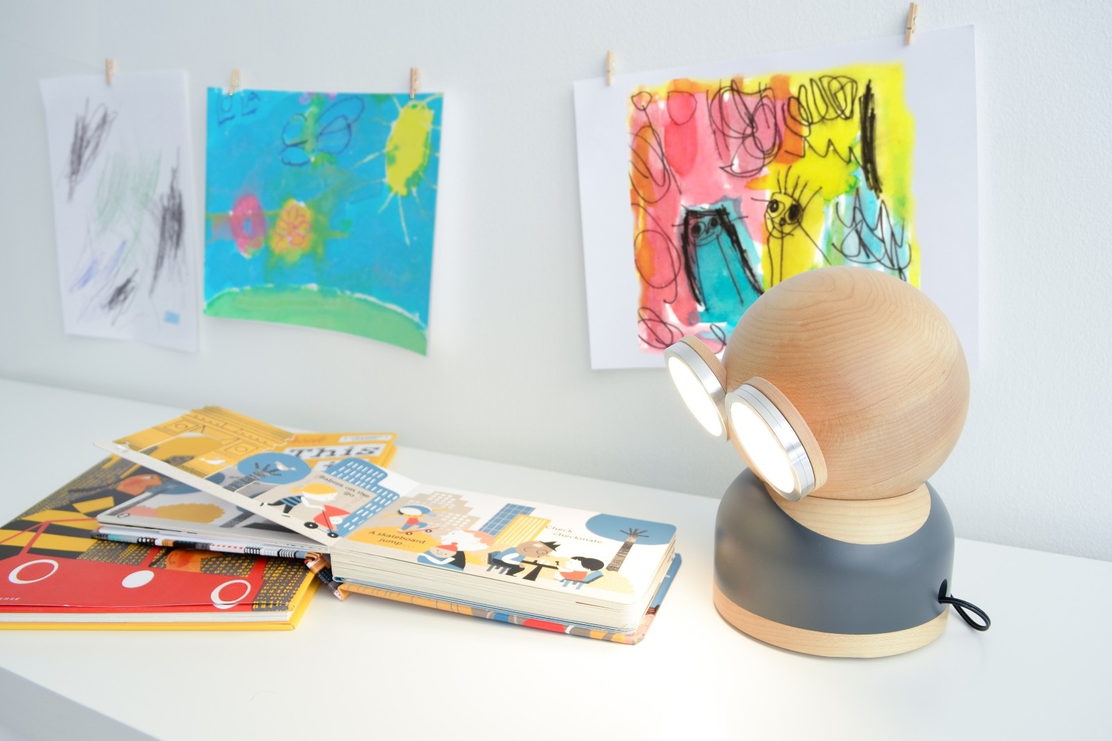 allocacoc-goggle-lamp-mr-watt-epitrapezio-led-fotistiko-apo-ksilo-sfendamou-kai-alouminio-me-rythmisi-foteinotitas-afis-grey-blue-wood-2.jpg