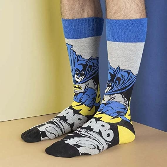 cerda-socks-dc-comics-kaltses-mexri-ti-gamba-apo-vamvaki-megethos-40-46-batman-1_1.jpg