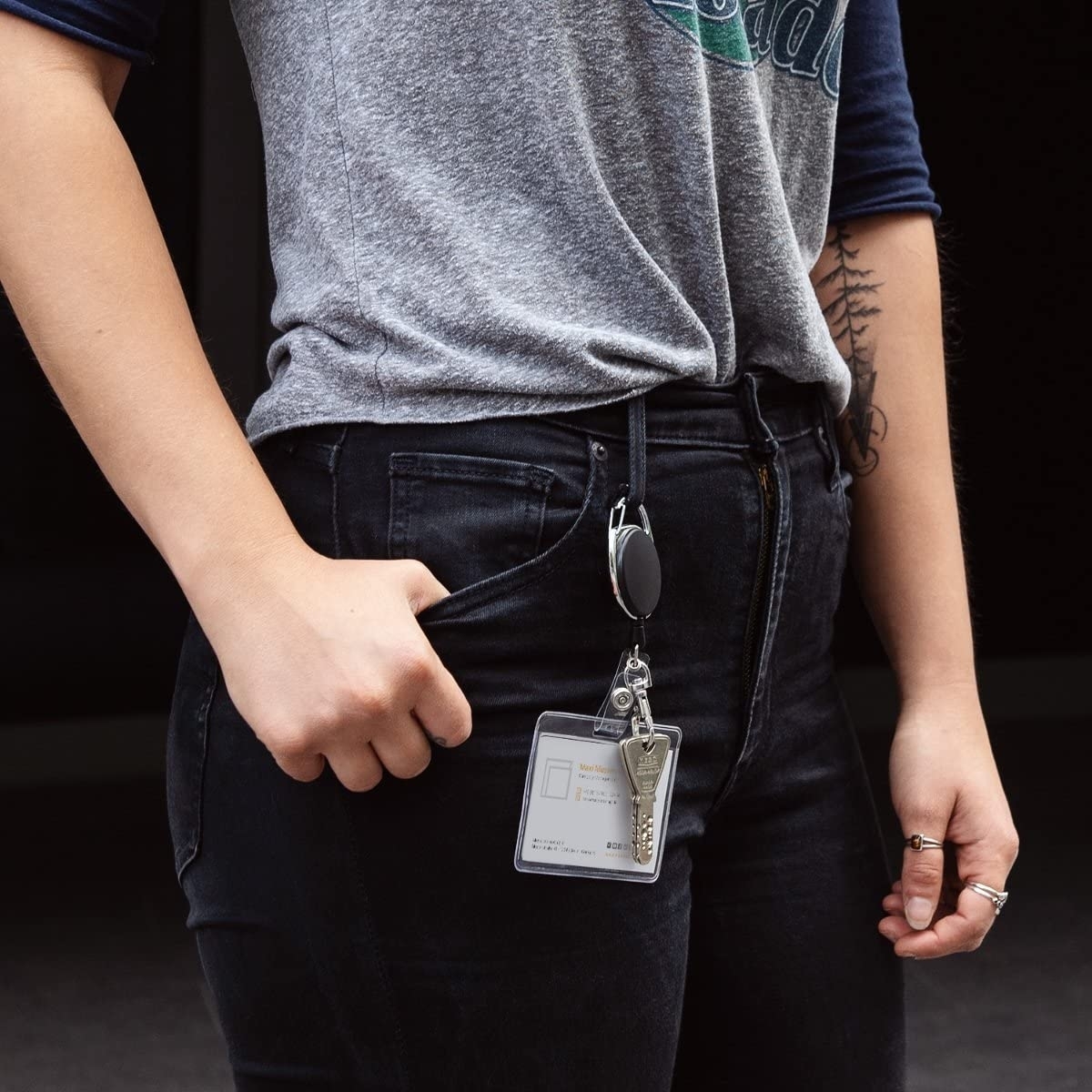 kw-id-badge-and-yo-yo-keyring-holder-mprelok-taftotitas-kai-kleidion-black-5.jpg