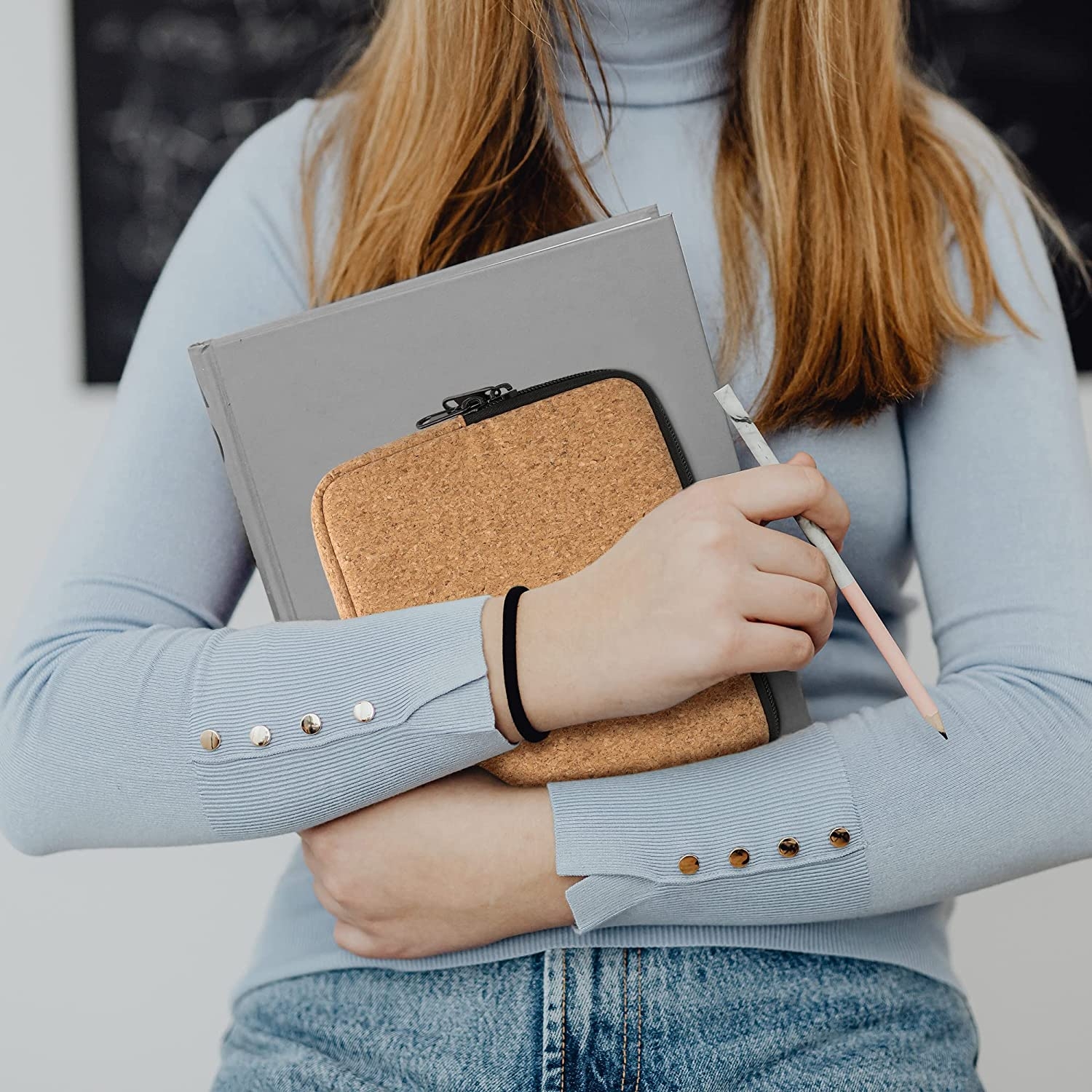 kw-sleeve-cork-universal-thiki-apo-fello-me-fermouar-gia-e-reader-6-8-inches-eos-7-inches-light-brown-4.jpg