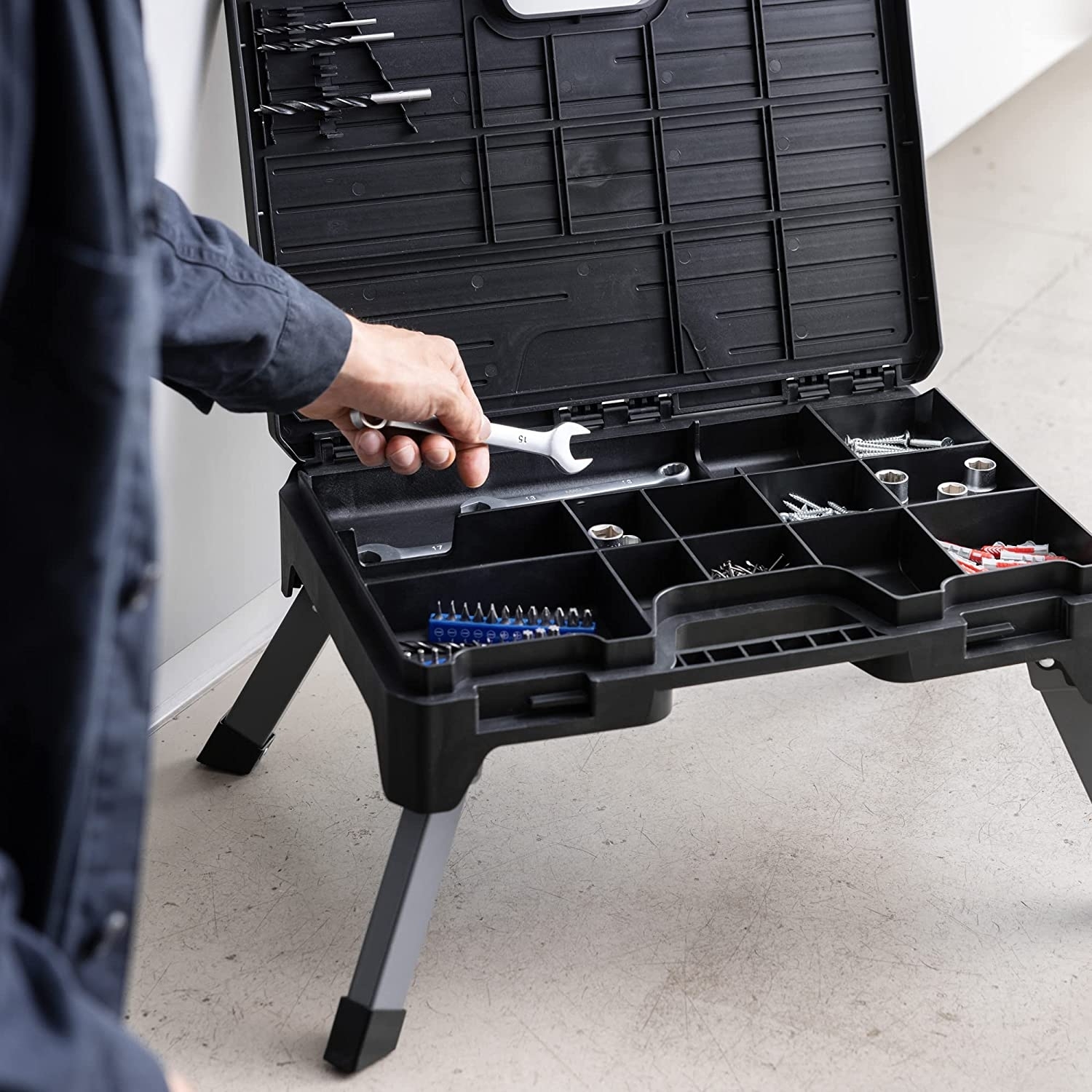 navaris-folding-steel-step-stool-and-storage-box-anadiploumeno-skalopati-skampo-kai_thiki-apothikeusis-black-2_1.jpg