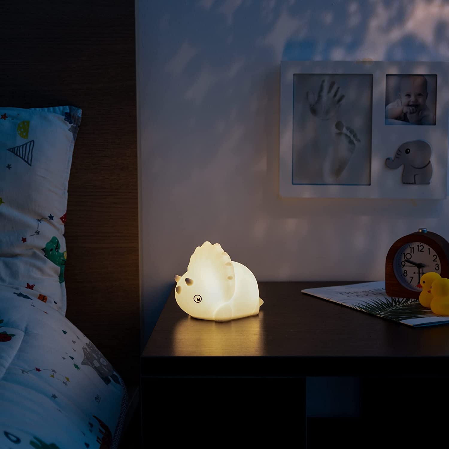 navaris-led-silicone-night-light-paidiko-epanafortizomeno-fotaki-niktos-led-afis-me-allagi-xromaton-rgb-apo-silikoni-dino-triceratops-1.jpg