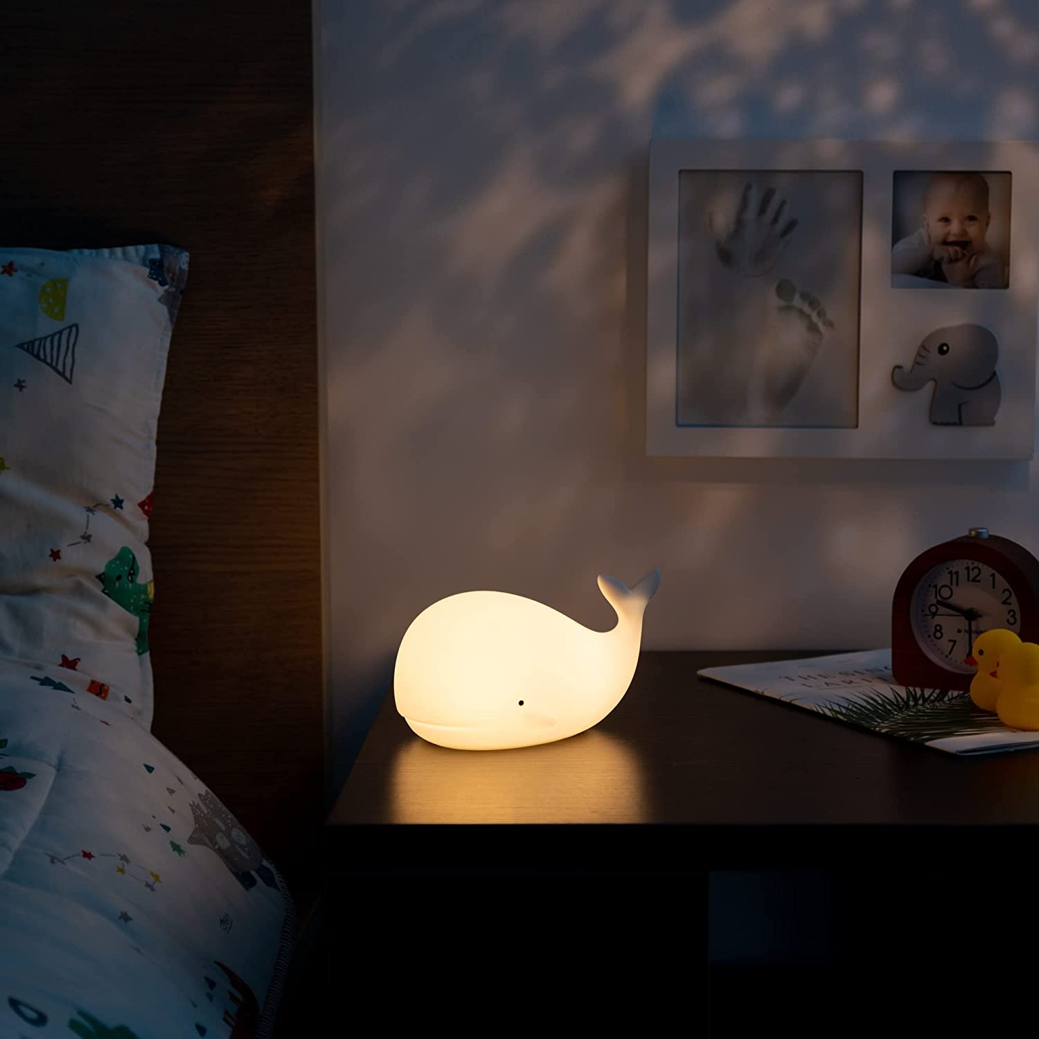navaris-led-silicone-night-light-paidiko-epanafortizomeno-fotaki-niktos-led-afis-me-allagi-xromaton-rgb-apo-silikoni-whale-1.jpg