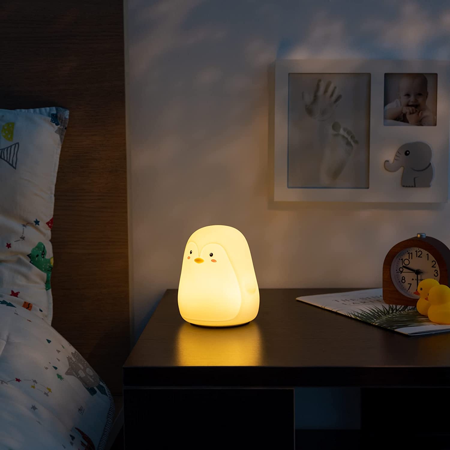 navaris-led-silicone-night-light-paidiko-epanafortizomeno-fotaki-niktos-led-apo-silikoni-me-rgb-aisthitira-afis-kai-tilexiristirio-penguin-white-1_1.jpg