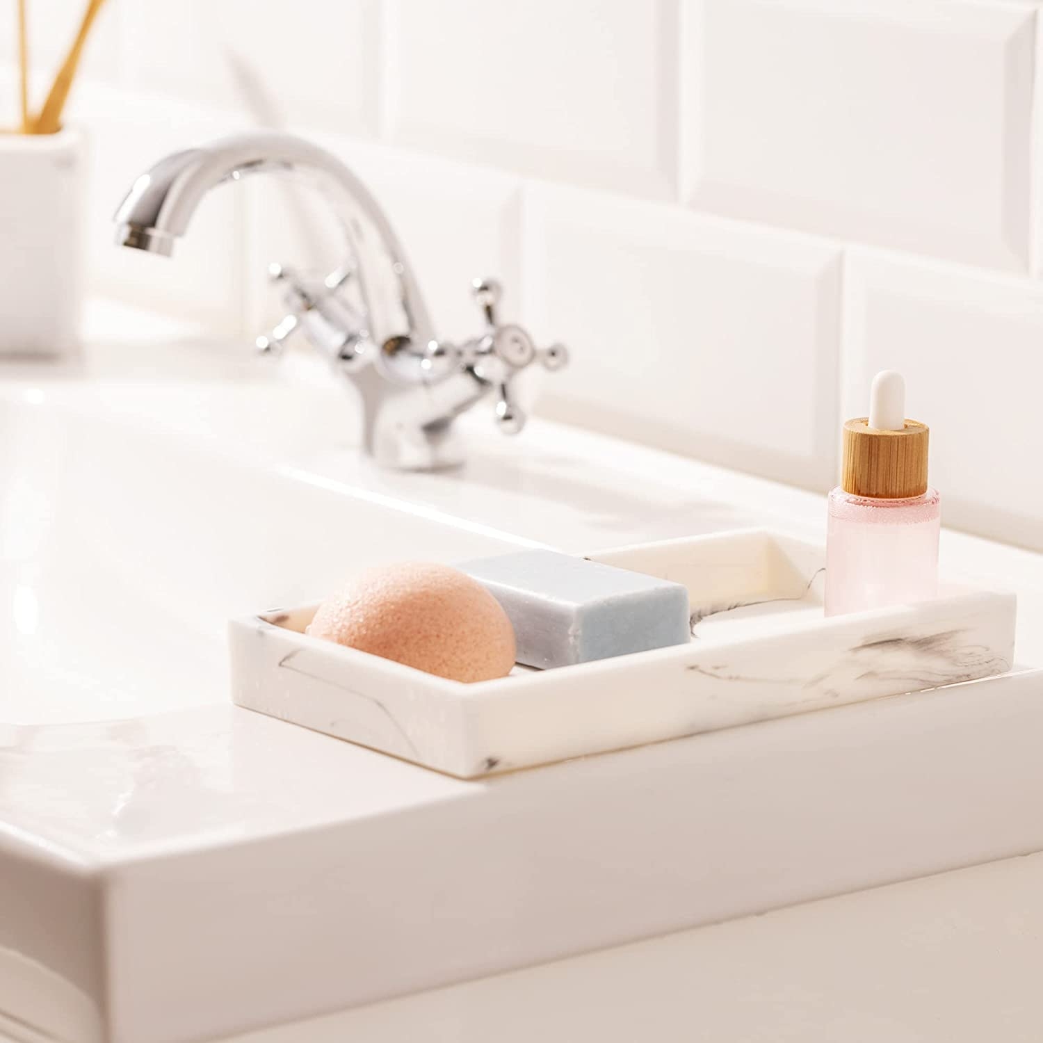 navaris-marble-jewellery-tray-diakosmitikos-diskos-gia-to-banio-boudouar-kosmimaton-apo-poliritini-23-5-x-12-5-x-2-6-cm-white-2.jpg