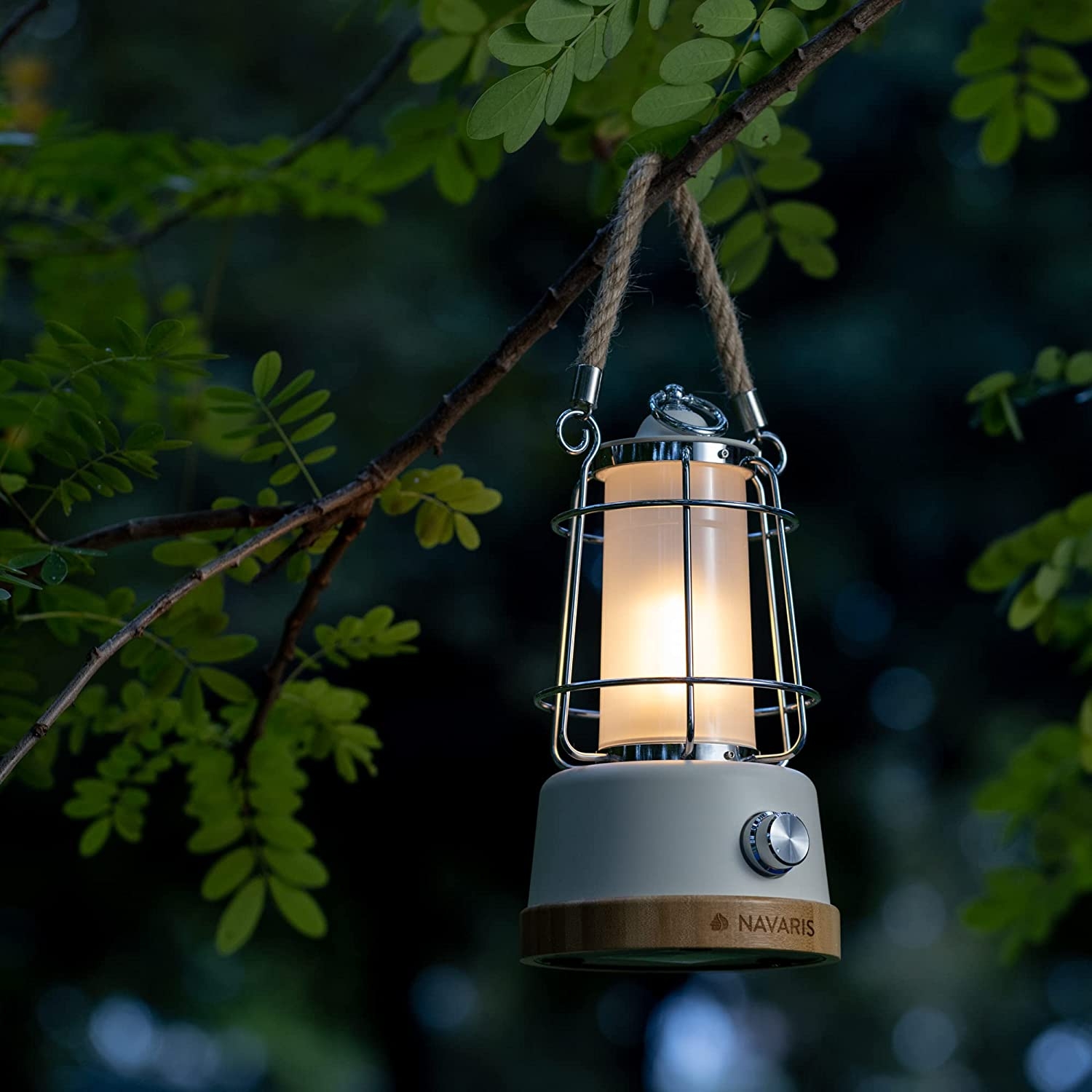 navaris-reachargeable-led-latern-epanafortizomeno-led-fanari-apo-bamboo-kai-metallo-me-powerbank-5000-mah-me-1-x-usb-a-black-12-6-x12-6-x-23-cm-white-1.jpg