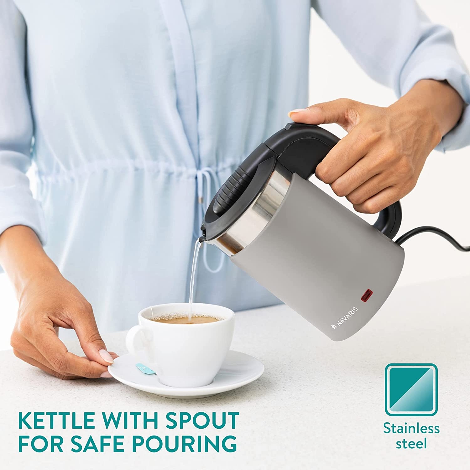 navaris-travel-kettle-set-foritos-vrastiras-taksidiou-diplou-tixomatos-gia-nero-apo-anokseidoto-atsali-me-2-potiria-1100-w-500-ml-grey-5.jpg
