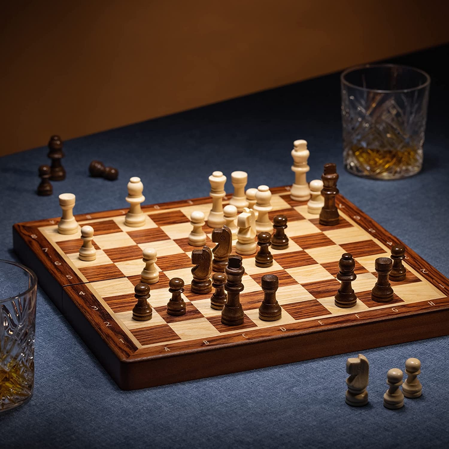navaris-wooden-chess-and-ckeckers-forito-skaki-dama-apo-masif-ksilo-me-56-poulia-kai-pionia-29-x-29-cm-brown-1.jpg