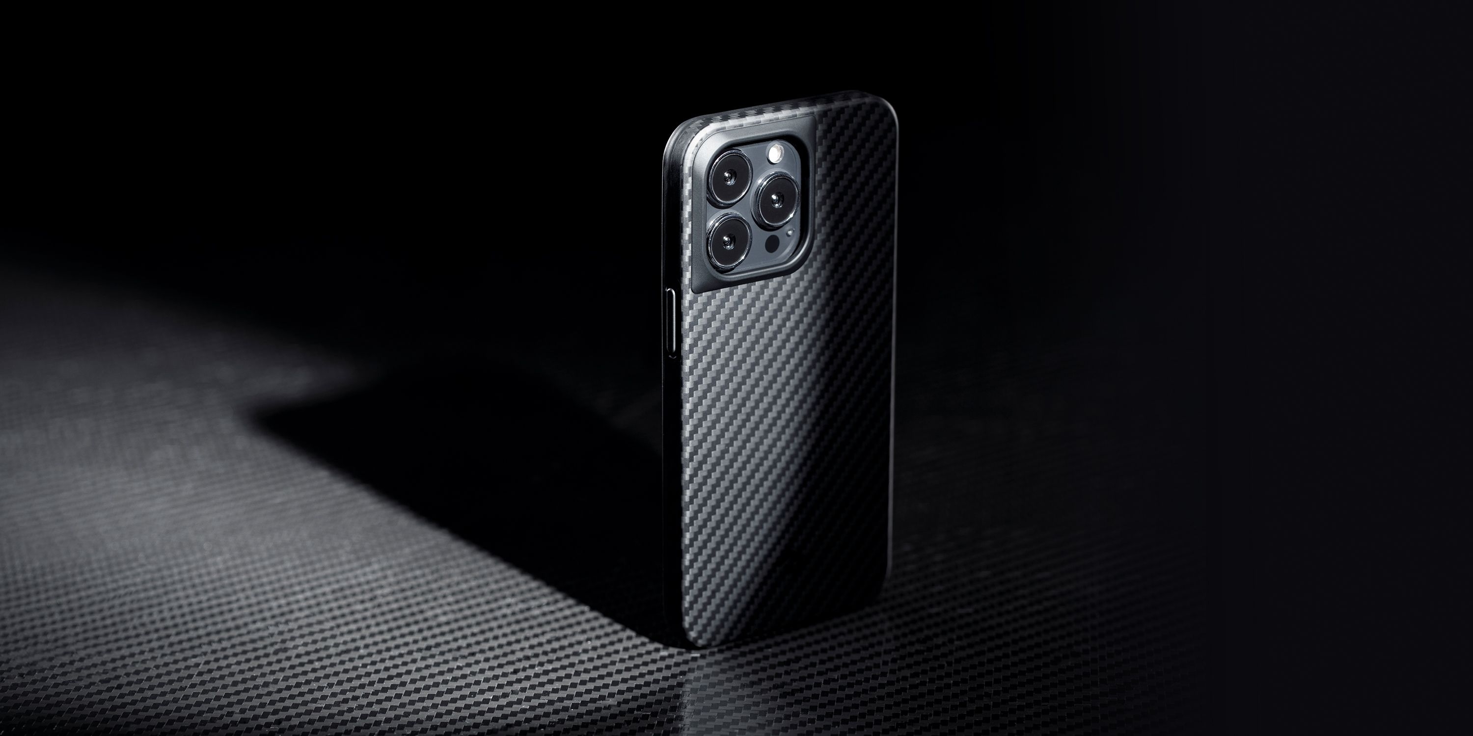 pitaka-magez-case-pro-3-anthektiki-magsafe-thiki-aramid-fiber-body-and-tpu-apple-iphone-14-pro-max-1-6-mm-1500-d-black-grey-twill-7.jpeg