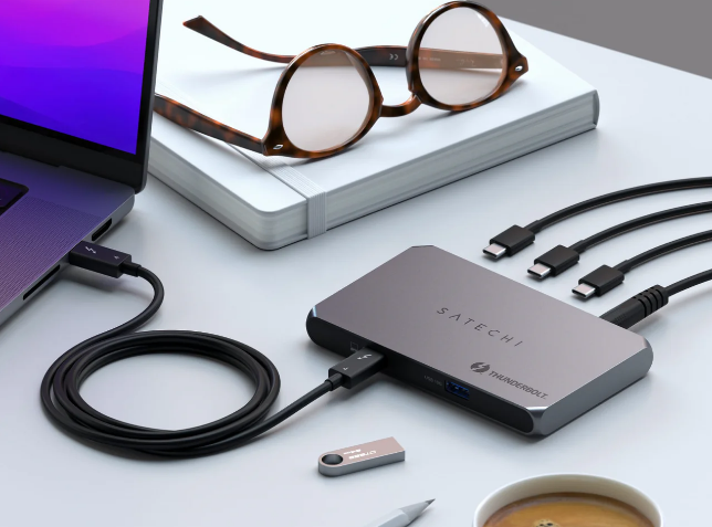 satechi-thunderbolt-4-slim-hub-me-1-x-thunderbolt-4-host-port-3-x-thunderbolt-4-type-c-1-x-usb-a-10-g-1-type-c-60-w-6.png