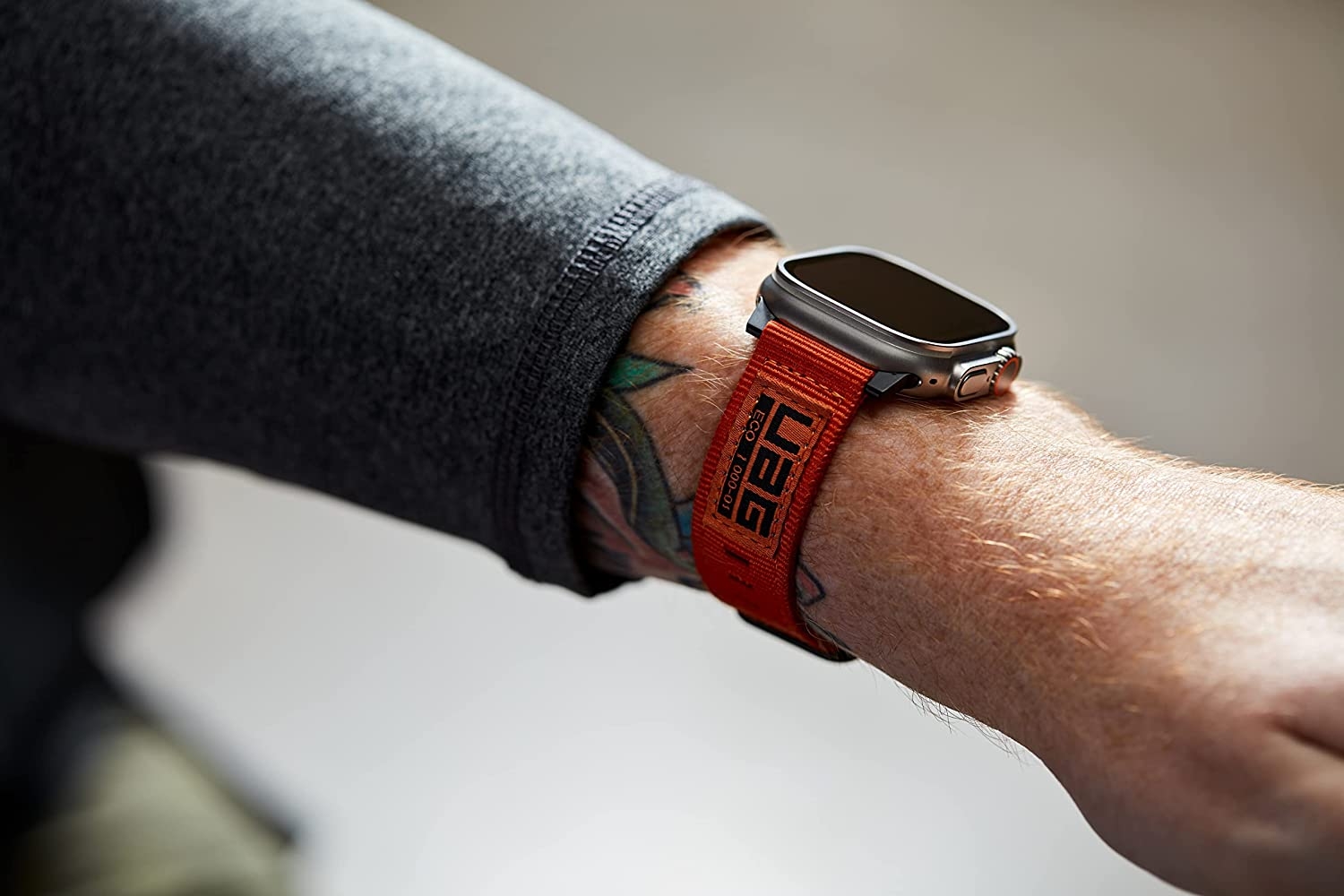 uag-active-ifasmatino-louraki-apple-watch-ultra-se-8-7-6-5-4-49-45-44-mm-rust-4.jpg