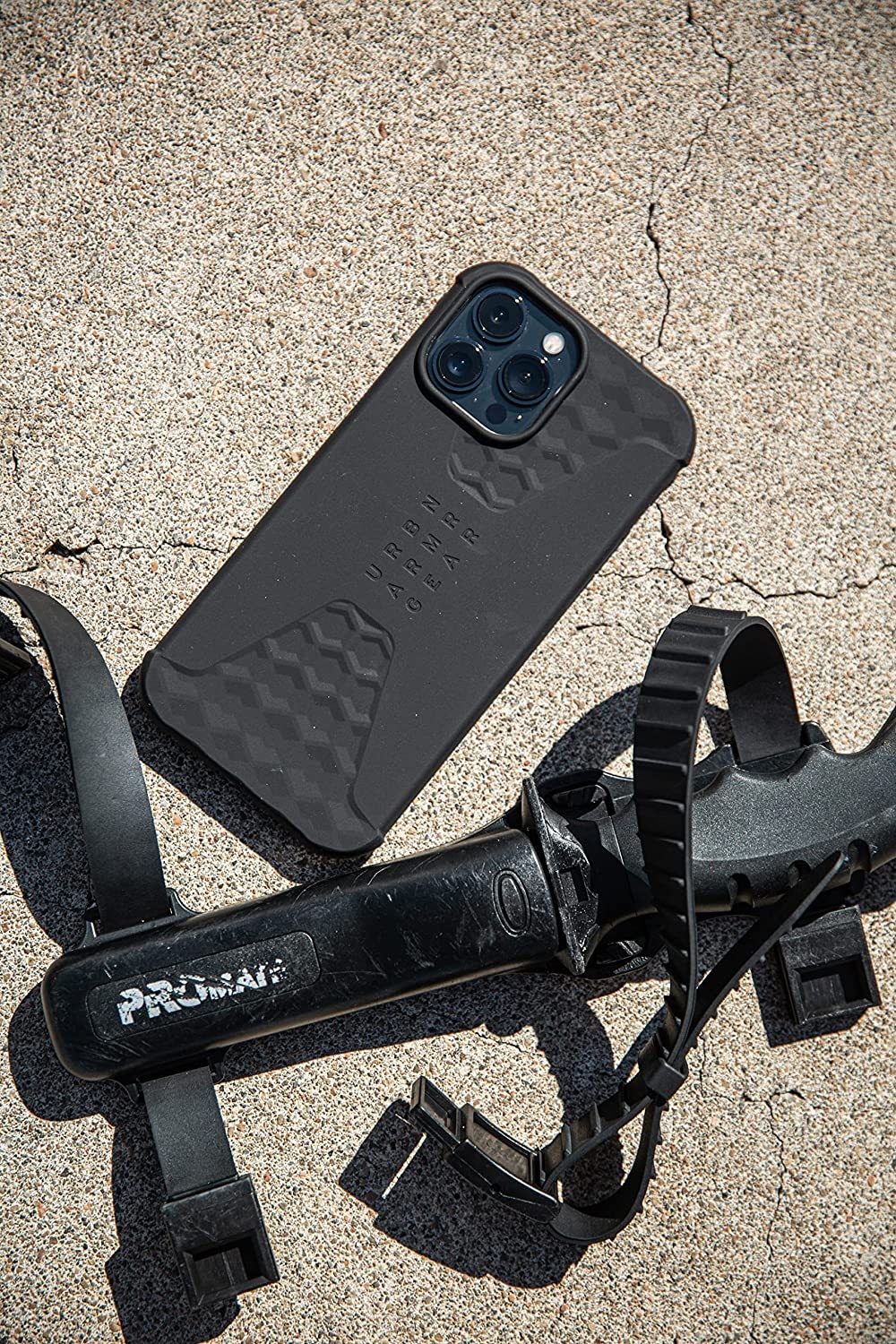 uag-standard-issue-anthektiki-thiki-silikonis-apple-iphone-13-pro-black-6.jpg