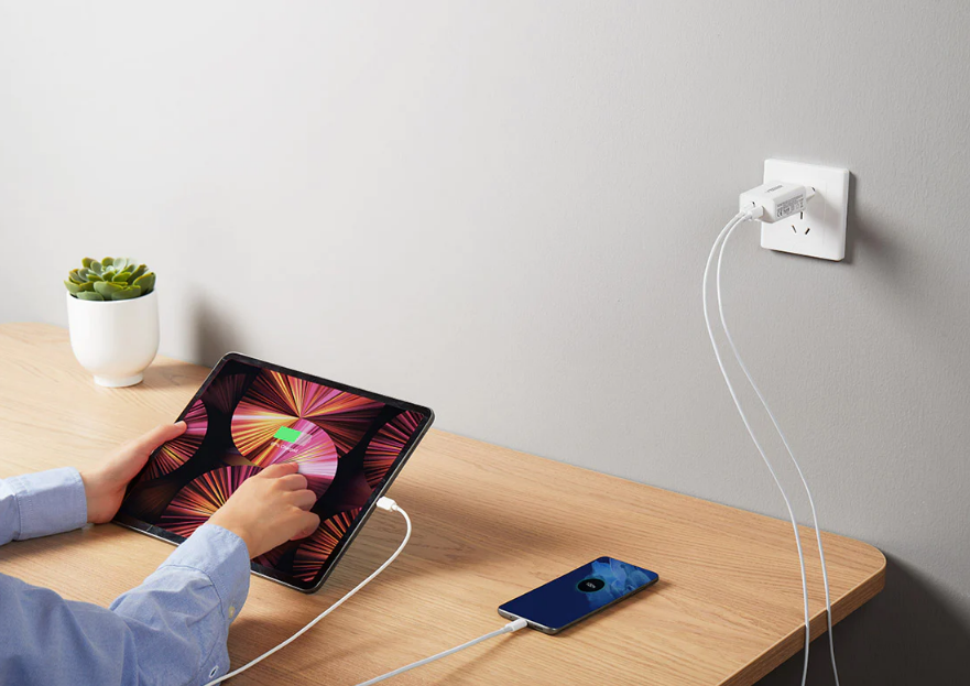 veger-fast-charger-taxifortistis-taksidiou-antaptoras-me-1-x-type-c-1-x-usb-a-30-w-white-7.png