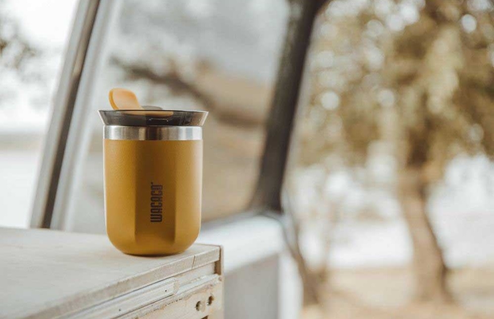 wacaco-octaroma-classico-travel-mug-thermos-apo-anoksidoto-atsali-bpa-free-180-ml-amber-yellow-1.jpg