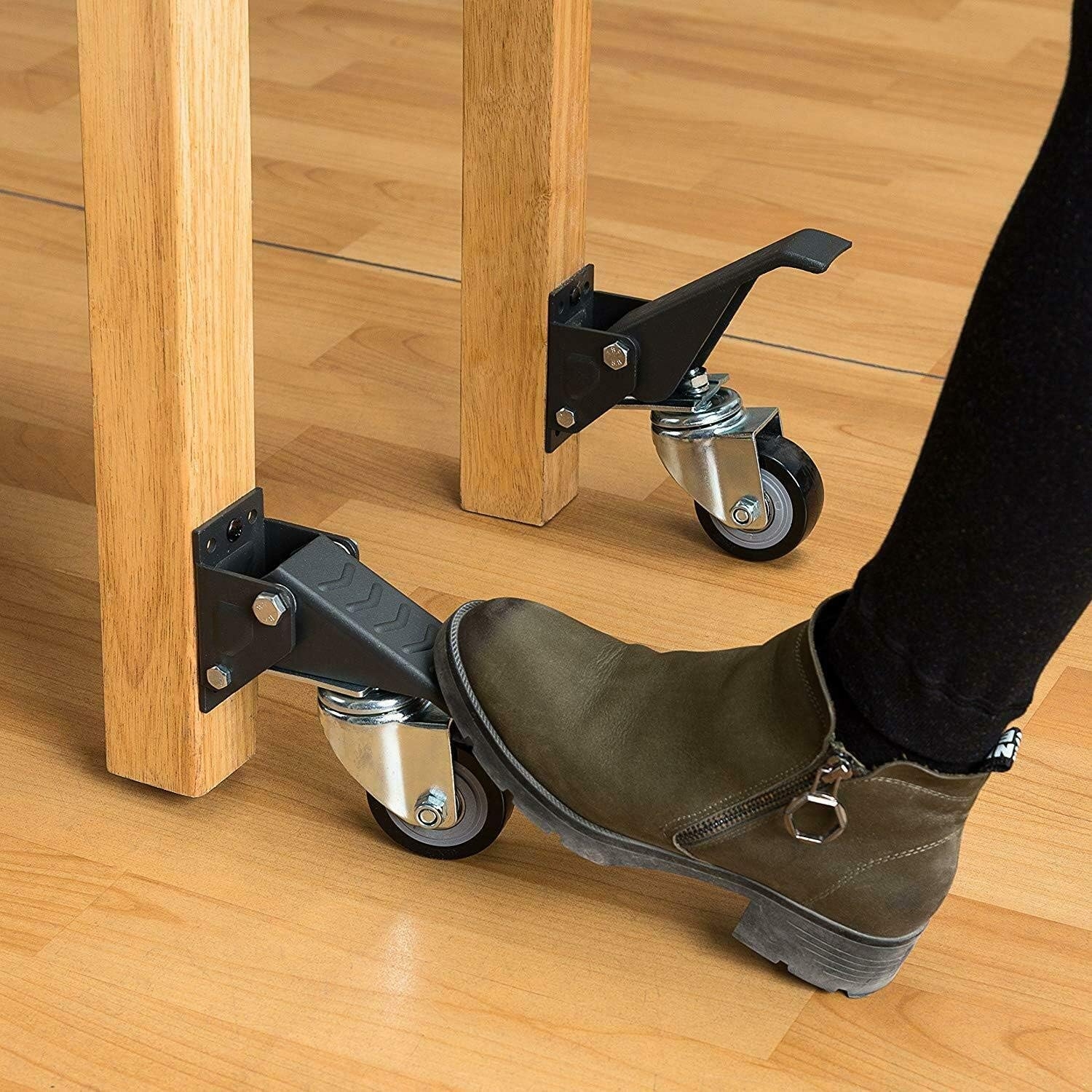 gbl-workbench-castors-peristrefomena-rodakia-vareos-tipou-me-pedal-anipsosis-gia-pagous-ergasias-225-kg-fortio-4-temaxia-black-11.jpg