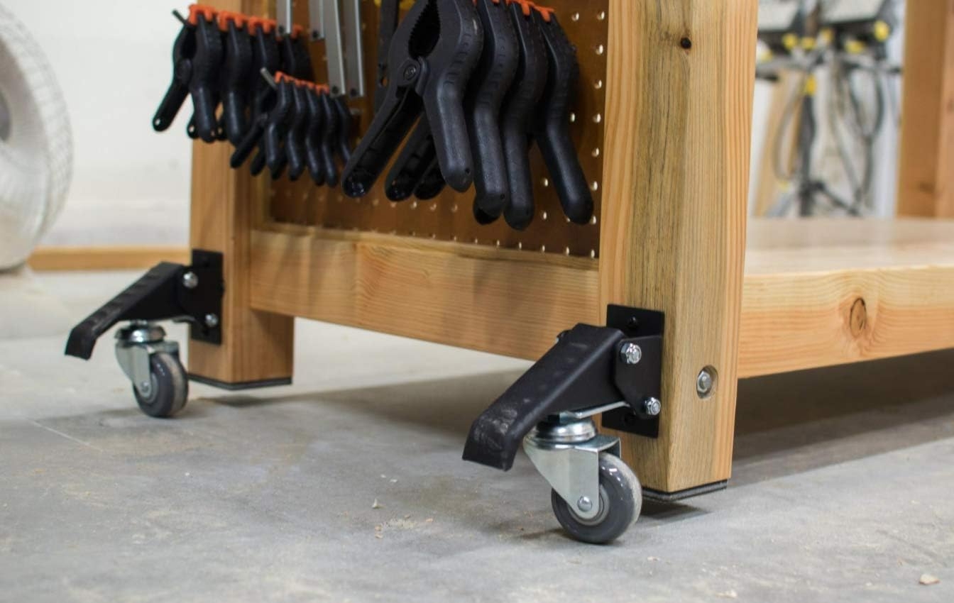 gbl-workbench-castors-peristrefomena-rodakia-vareos-tipou-me-pedal-anipsosis-gia-pagous-ergasias-225-kg-fortio-4-temaxia-black-9.jpg