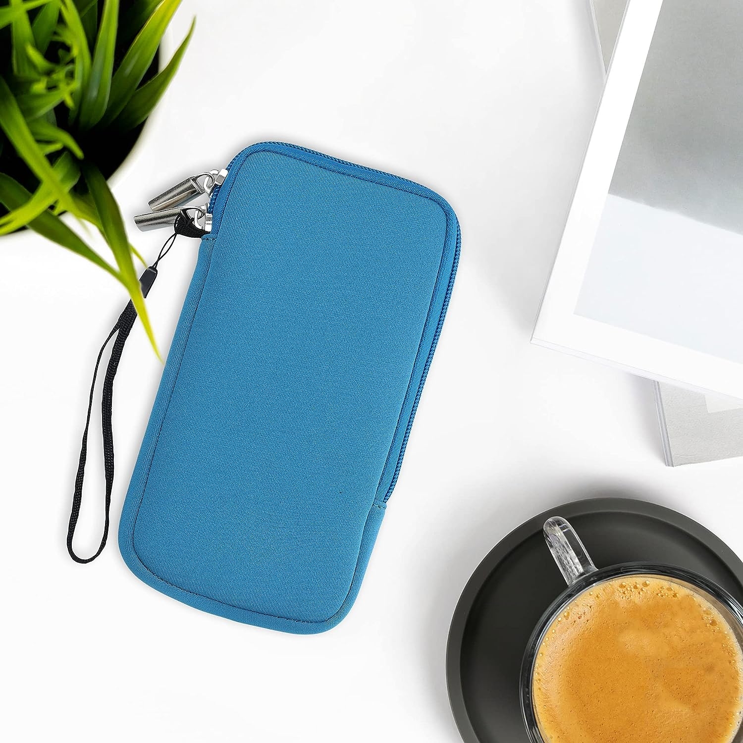 kw-mobile-thiki-pougi-neopreniou-me-fermouar-gia-smartphones-eos-6-8-blue-temptation-1.jpg