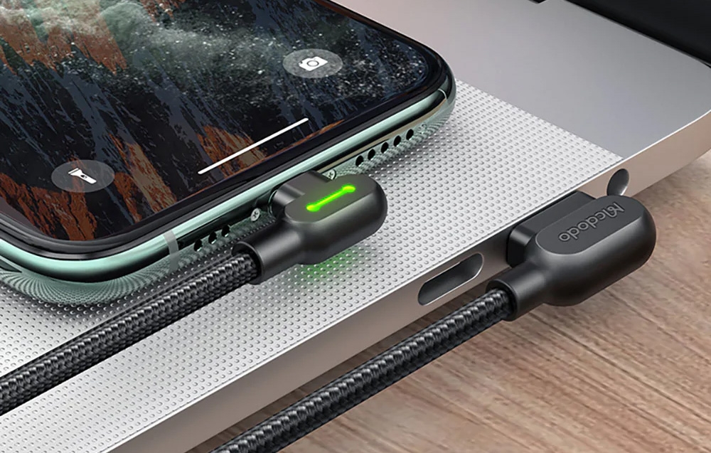 mcdodo-right-angle-essential-kalodio-fortisis-kai-metaforas-dedomenon-usb-a-orthi-gonia-se-lightning-3a-300-cm-black.jpg
