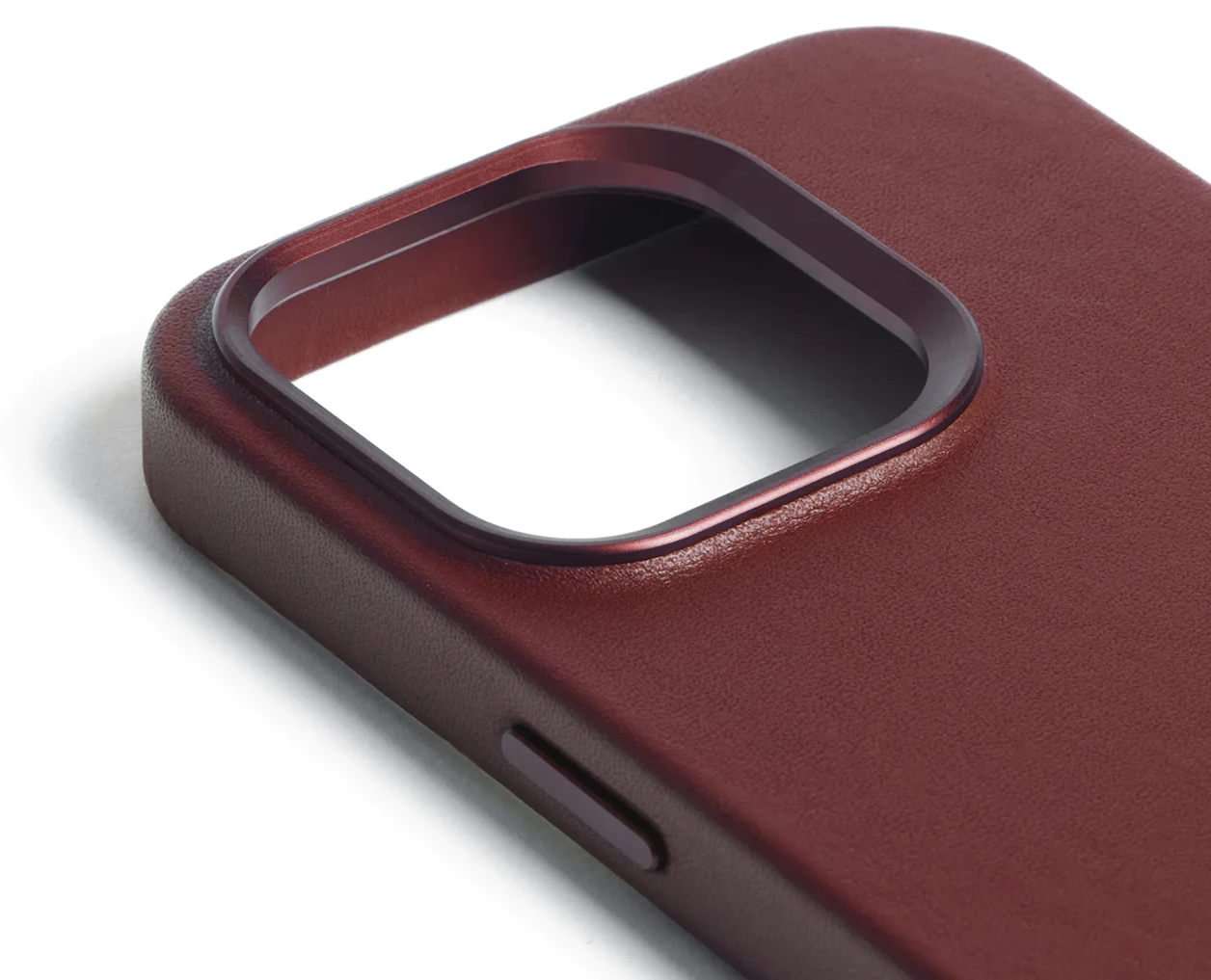 mujjo-full-leather-case-dermatini-thiki-magsafe-apple-iphone-15-pro-burgundy-4.png