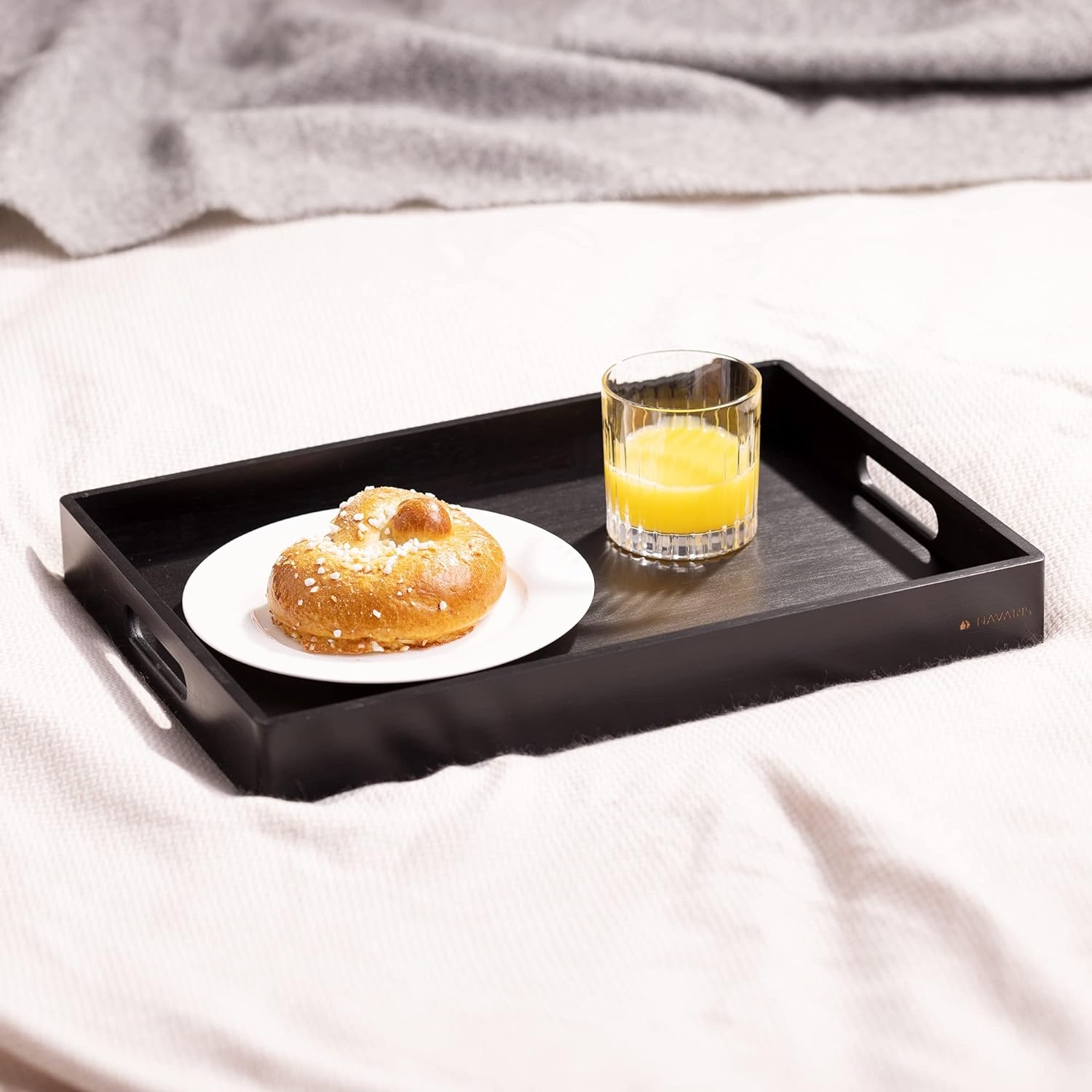 navaris-bamboo-serving-trays-set-me-3-diskous-servirismatos-apo-bamboo-me-laves-black-5.jpg