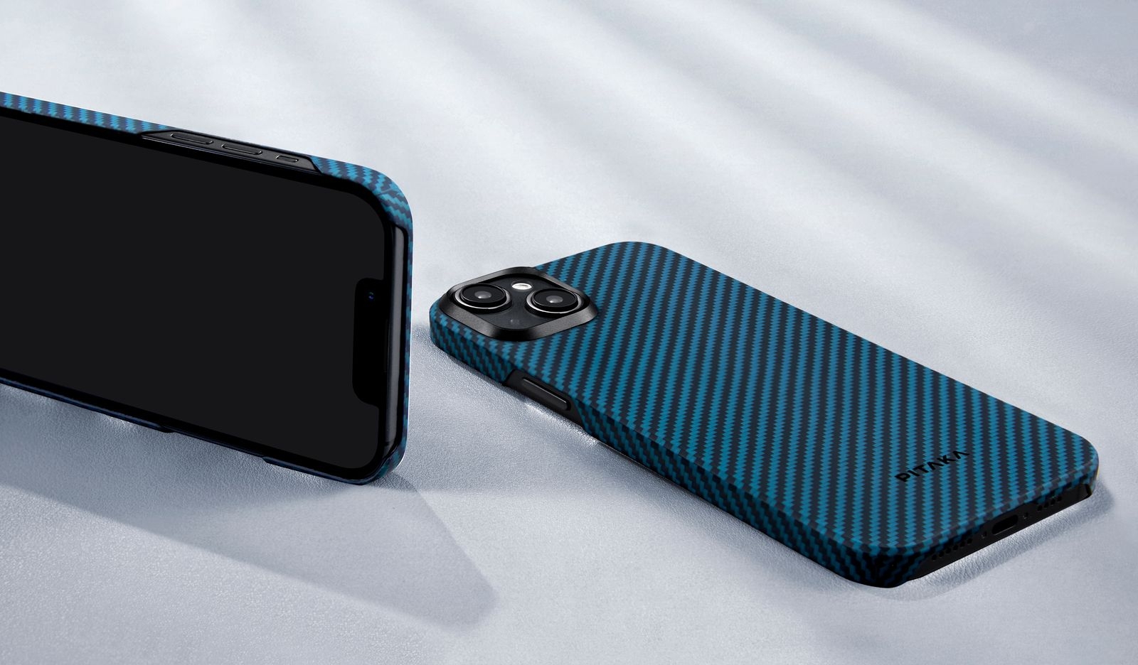 pitaka-magez-case-4-magsafe-thiki-aramid-fiber-body-apple-iphone-15-1-15-mm-1500-d-black-blue-twill-3.jpeg