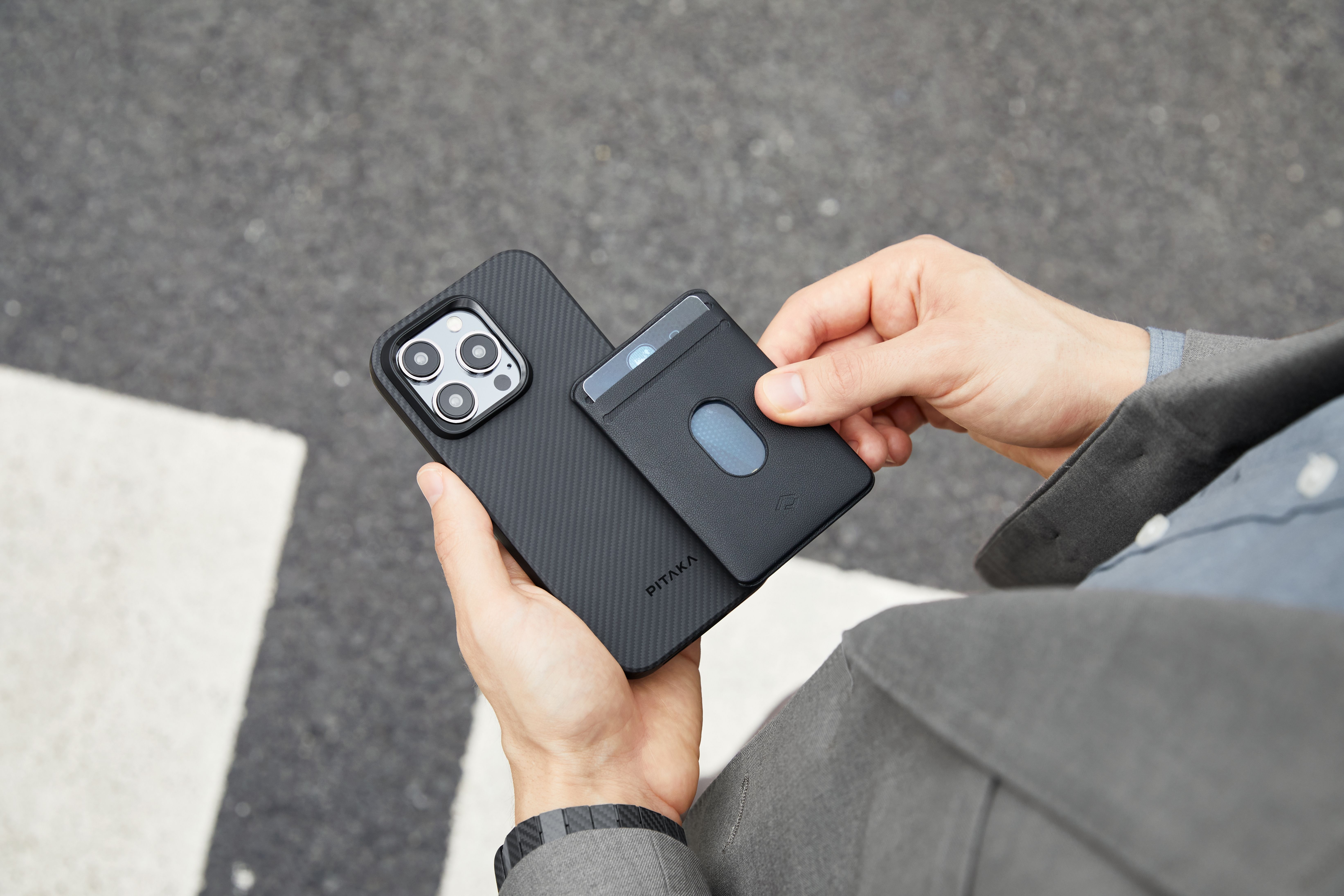 pitaka-magez-case-pro-4-anthektiki-magsafe-thiki-aramid-fiber-body-and-tpu-apple-iphone-15-pro-1-6-mm-600-d-black-grey-twill-8.jpeg