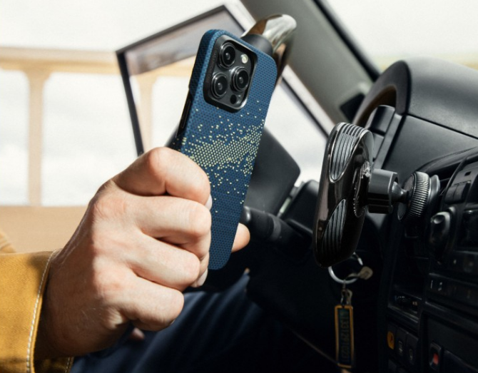pitaka-starpeak-magez-case-4-magsafe-thiki-aramid-fiber-body-apple-iphone-15-pro-max-1.15-mm-1500-d-milky-way-galaxy-2.png