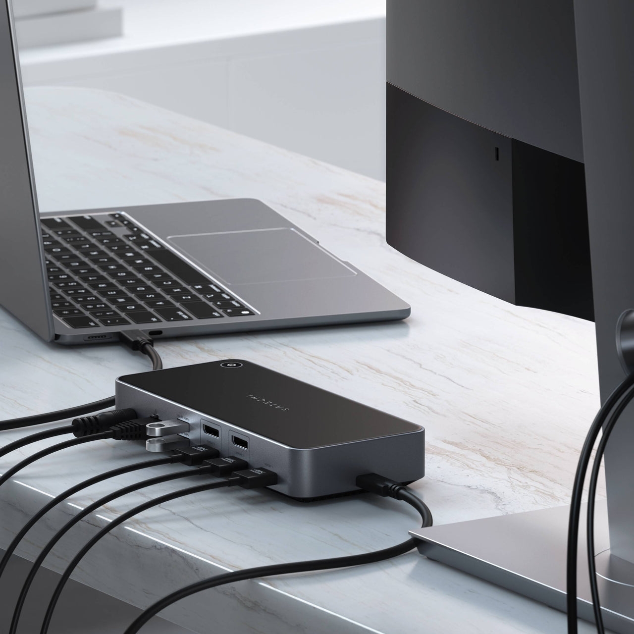 satechi-triple-4k-display-docking-station-me-thires-3-usb-a-2-type-c-2-display-port-3-hdmi-1-ethernet-1-3-5-mm-jack-1-kensington-lock-1-dc-2.jpg